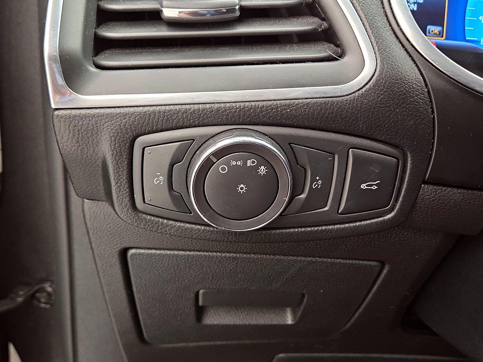 Thumbnail: 2015 Ford Edge - 13