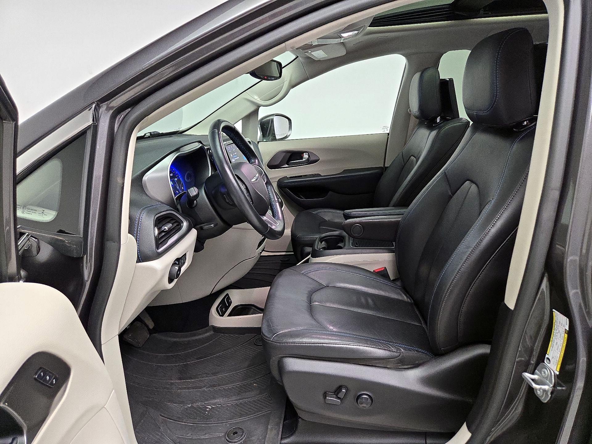 Thumbnail: 2021 Chrysler Pacifica - 11