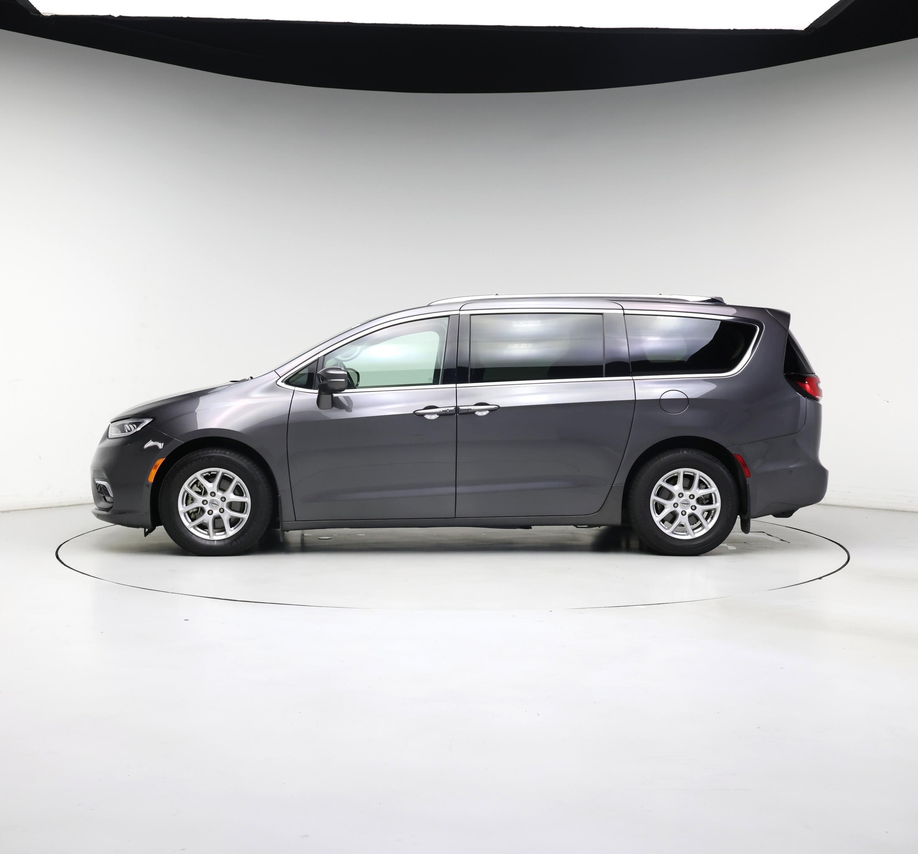 Thumbnail: 2021 Chrysler Pacifica - 3