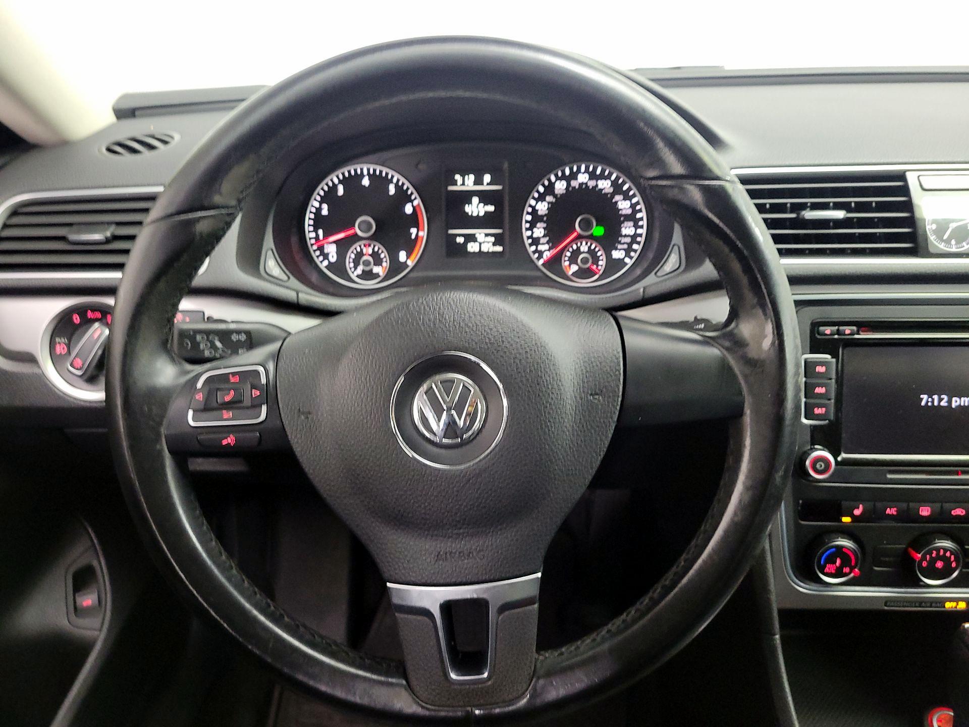 Thumbnail: 2015 Volkswagen Passat - 10