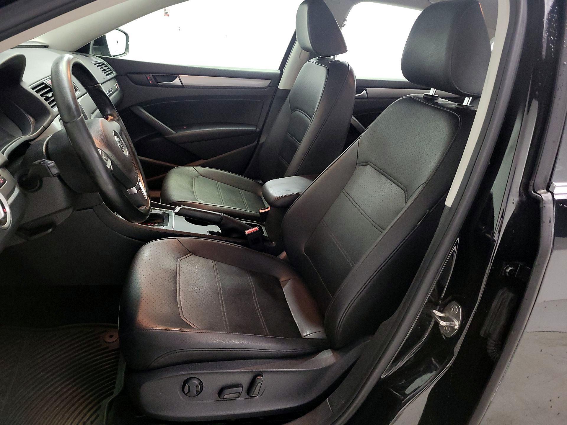 Thumbnail: 2015 Volkswagen Passat - 11