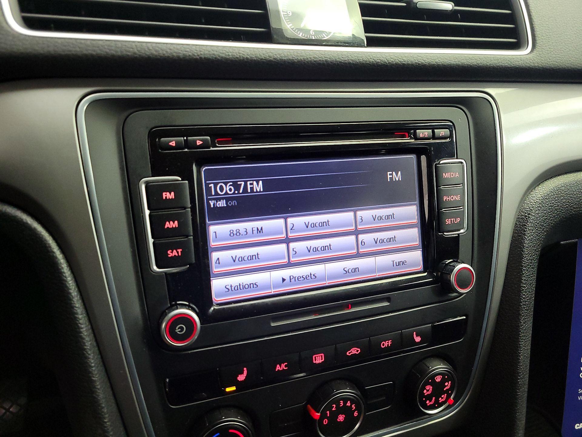 Thumbnail: 2015 Volkswagen Passat - 14