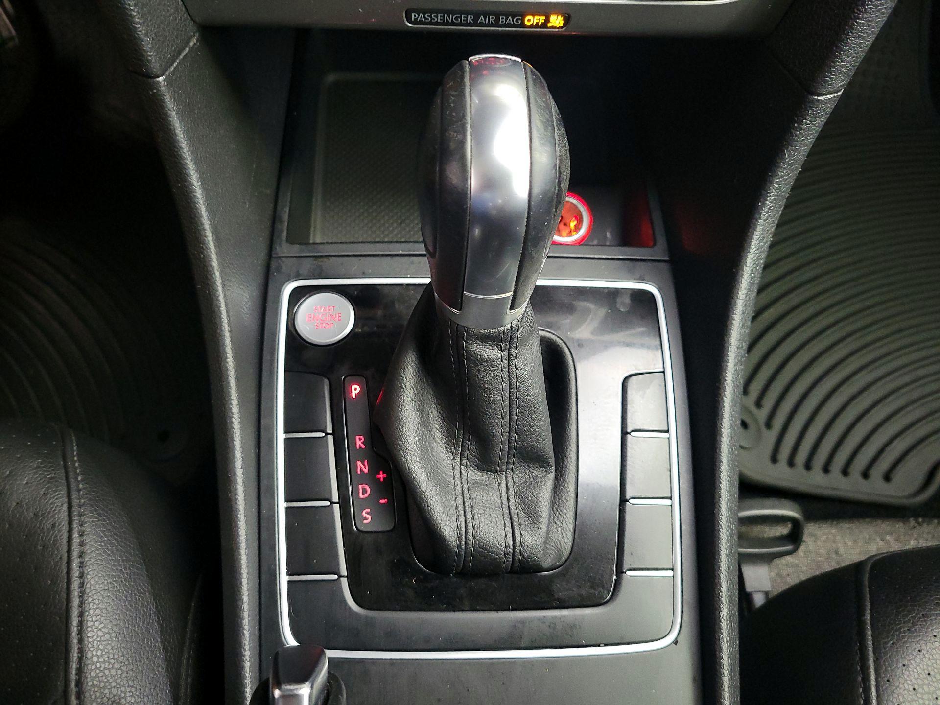 Thumbnail: 2015 Volkswagen Passat - 16