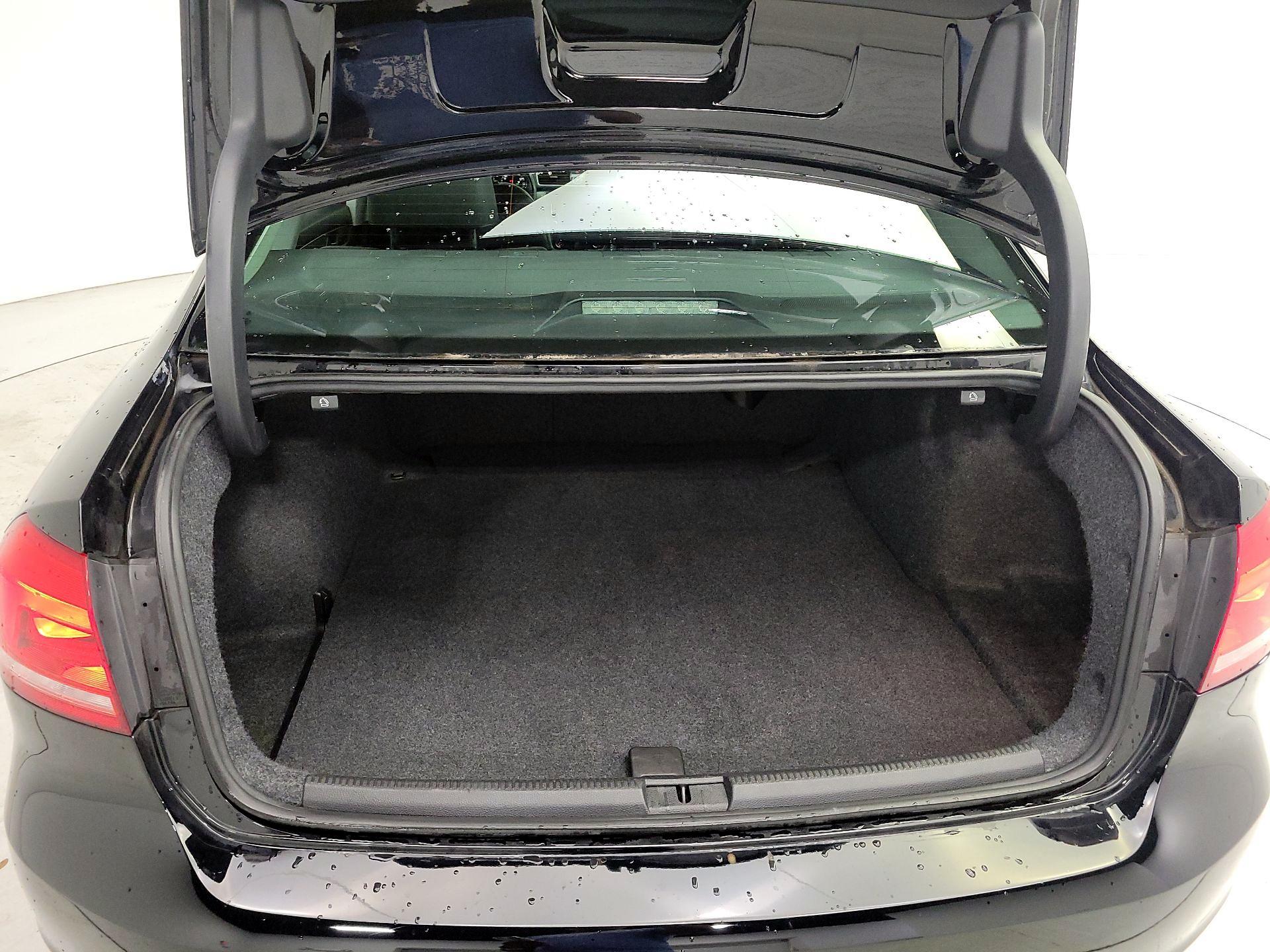 Thumbnail: 2015 Volkswagen Passat - 19
