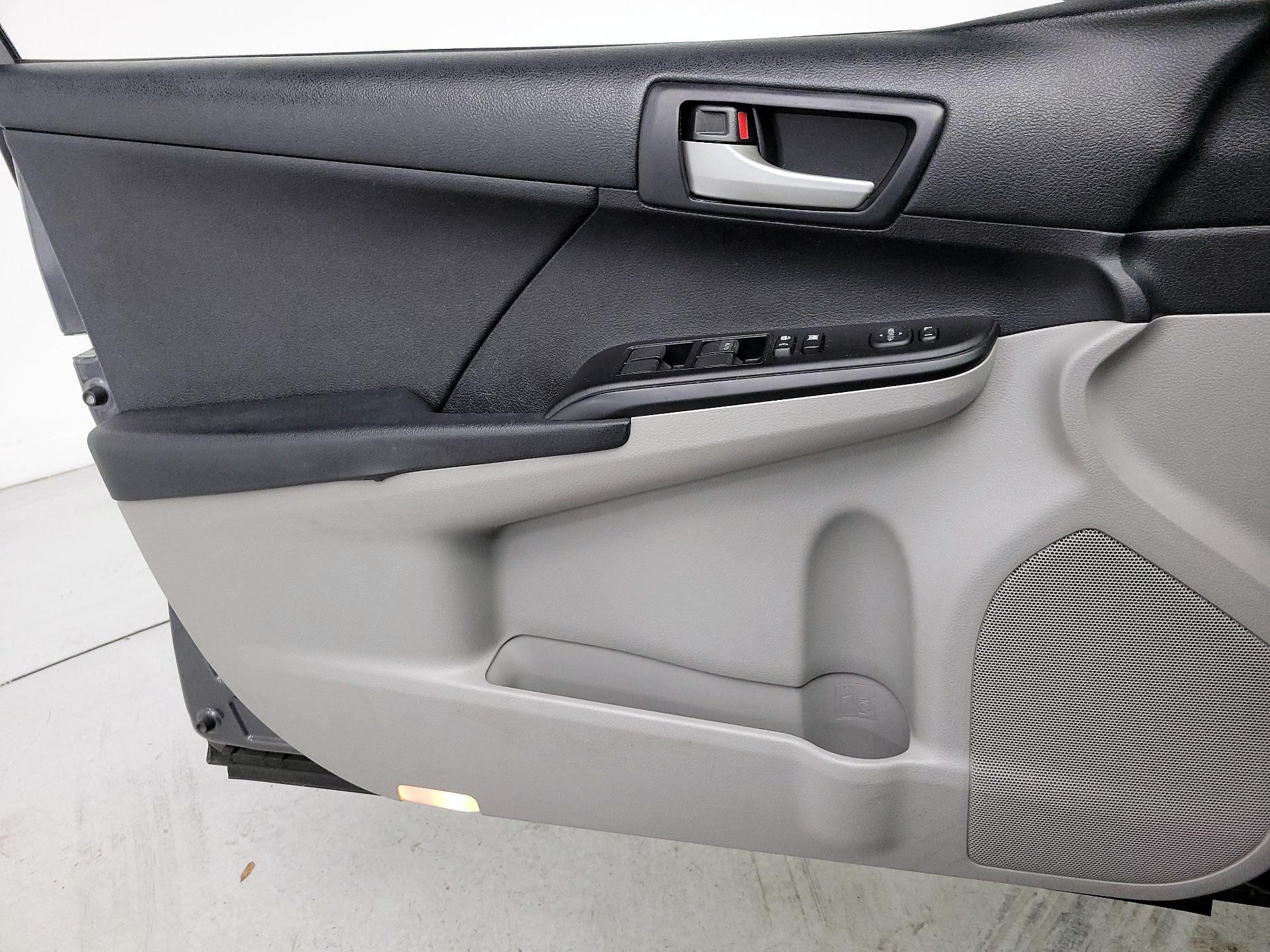 Thumbnail: 2014 Toyota Camry - 12