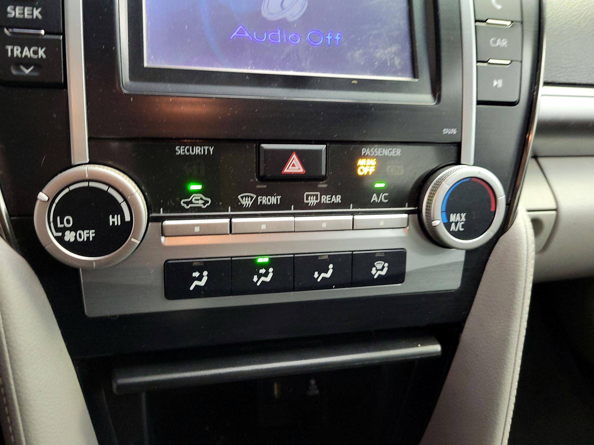 Thumbnail: 2014 Toyota Camry - 15