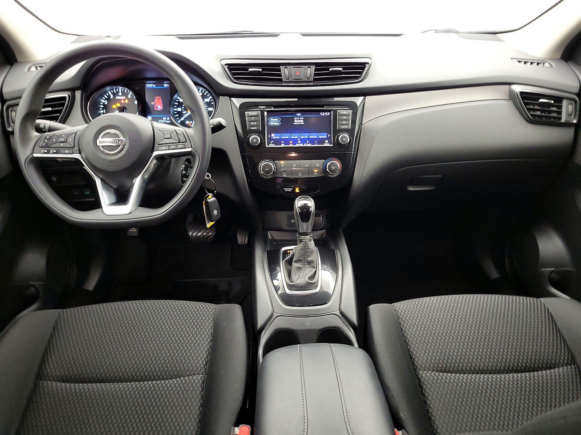 Thumbnail: 2020 Nissan Rogue Sport - 9
