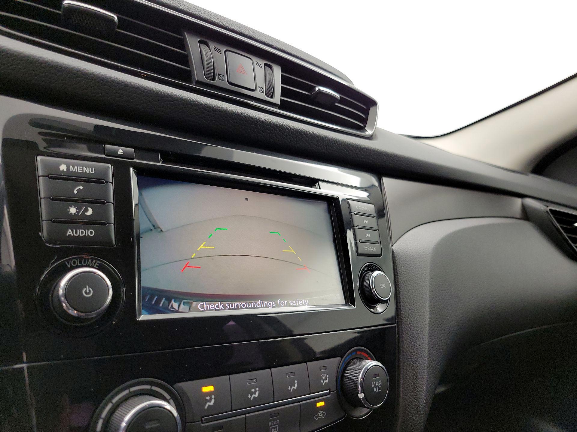 Thumbnail: 2020 Nissan Rogue Sport - 14