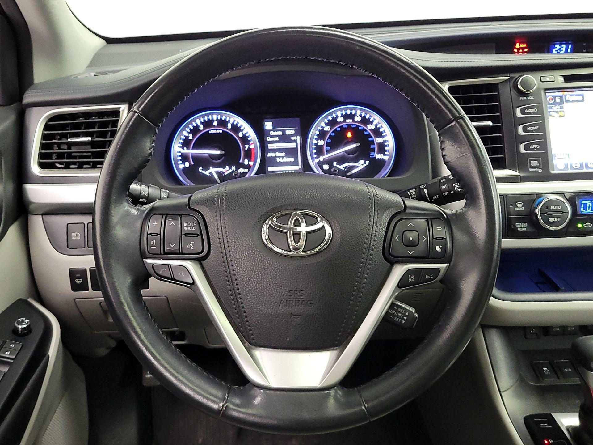 Thumbnail: 2017 Toyota Highlander - 10