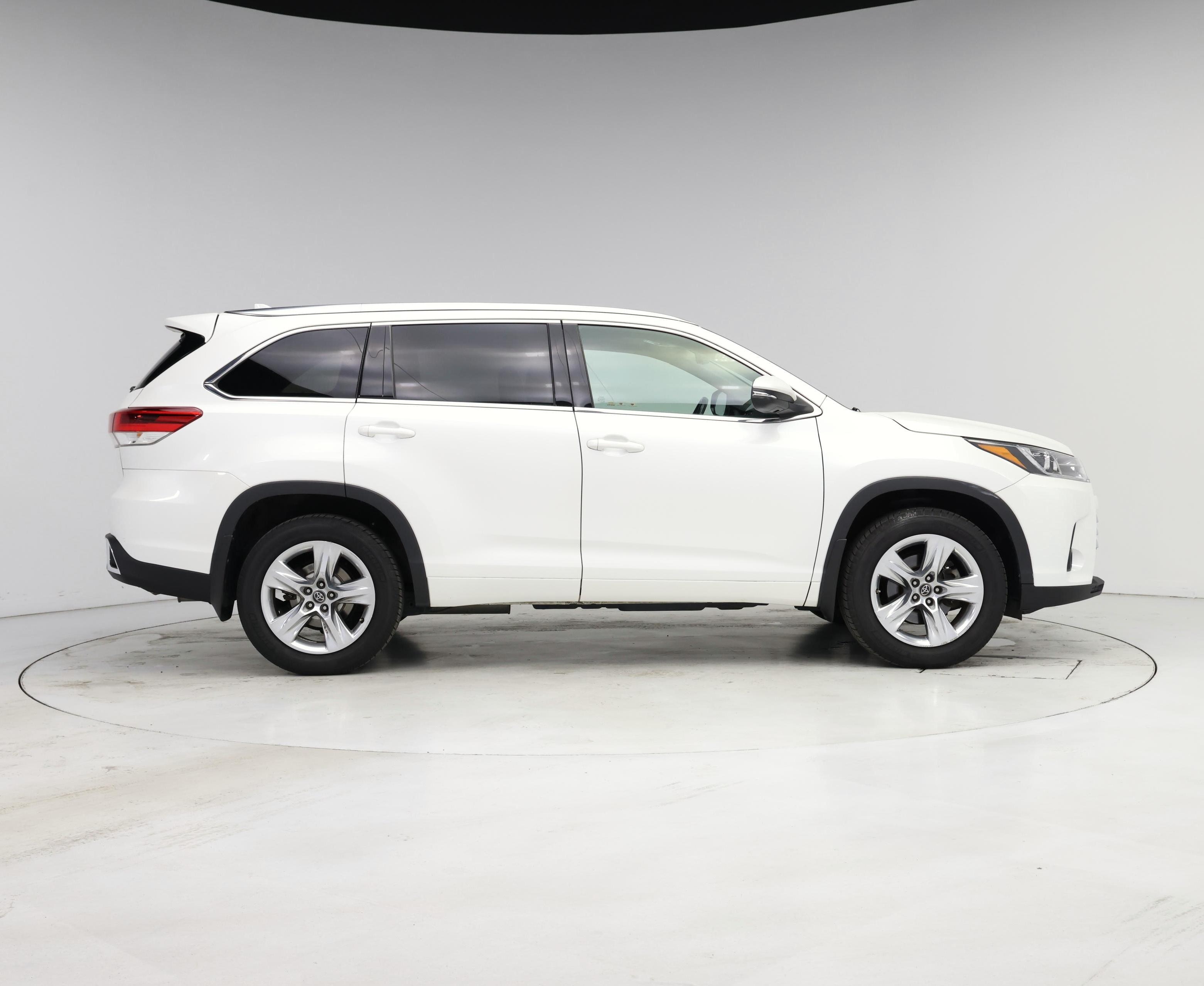 Thumbnail: 2017 Toyota Highlander - 7