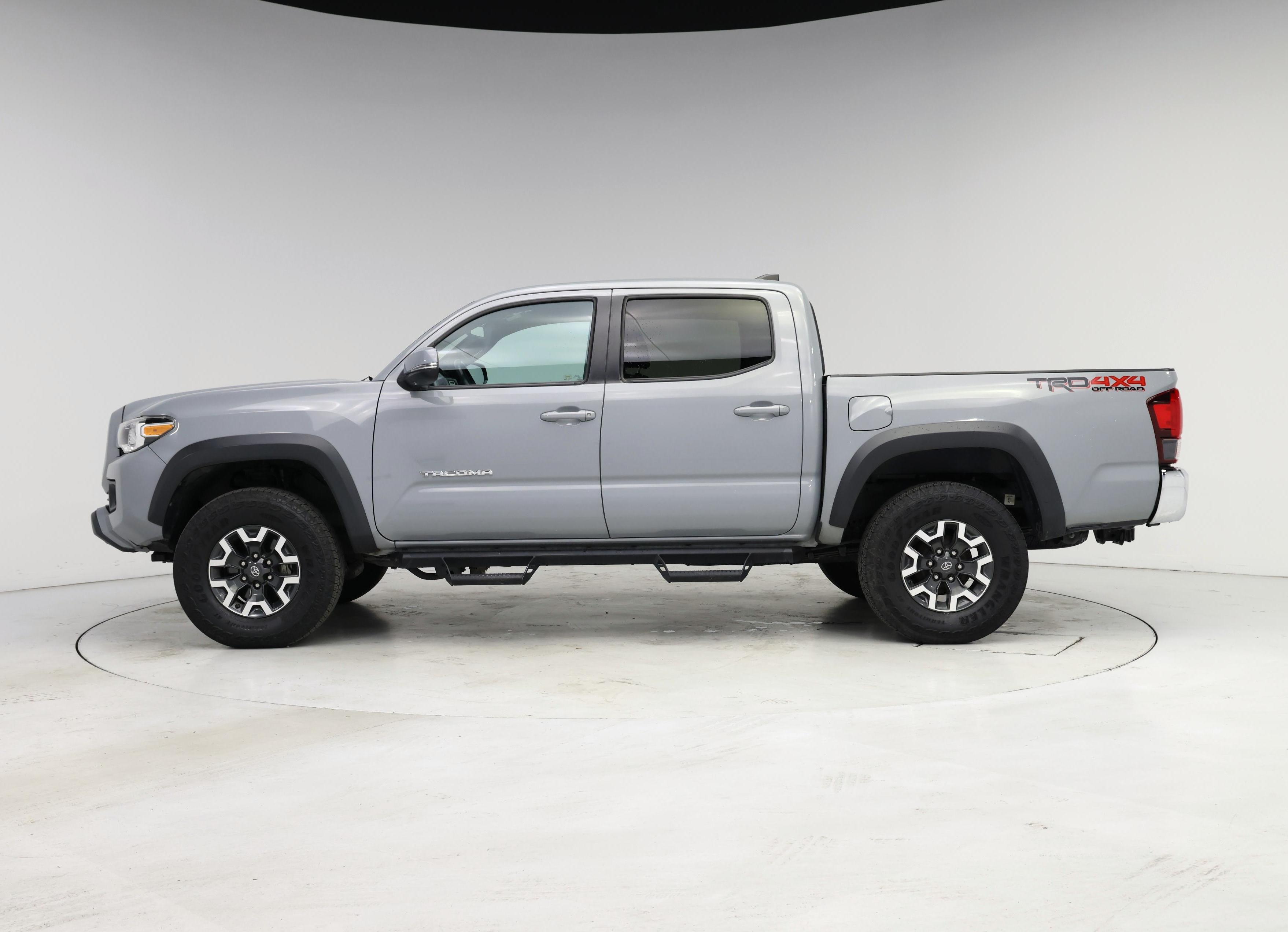 Thumbnail: 2019 Toyota Tacoma - 3
