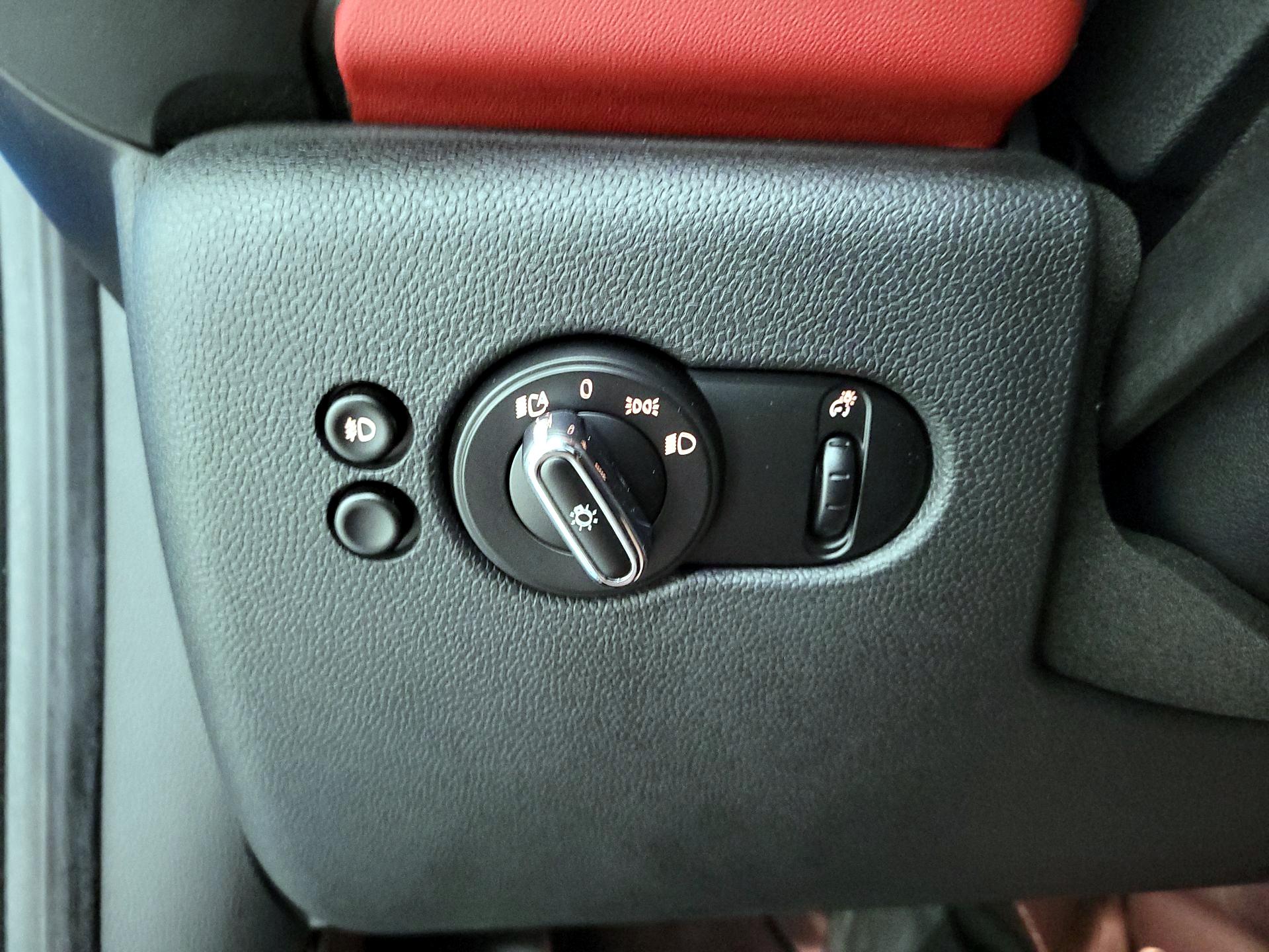 Thumbnail: 2016 MINI Cooper Hardtop - 13