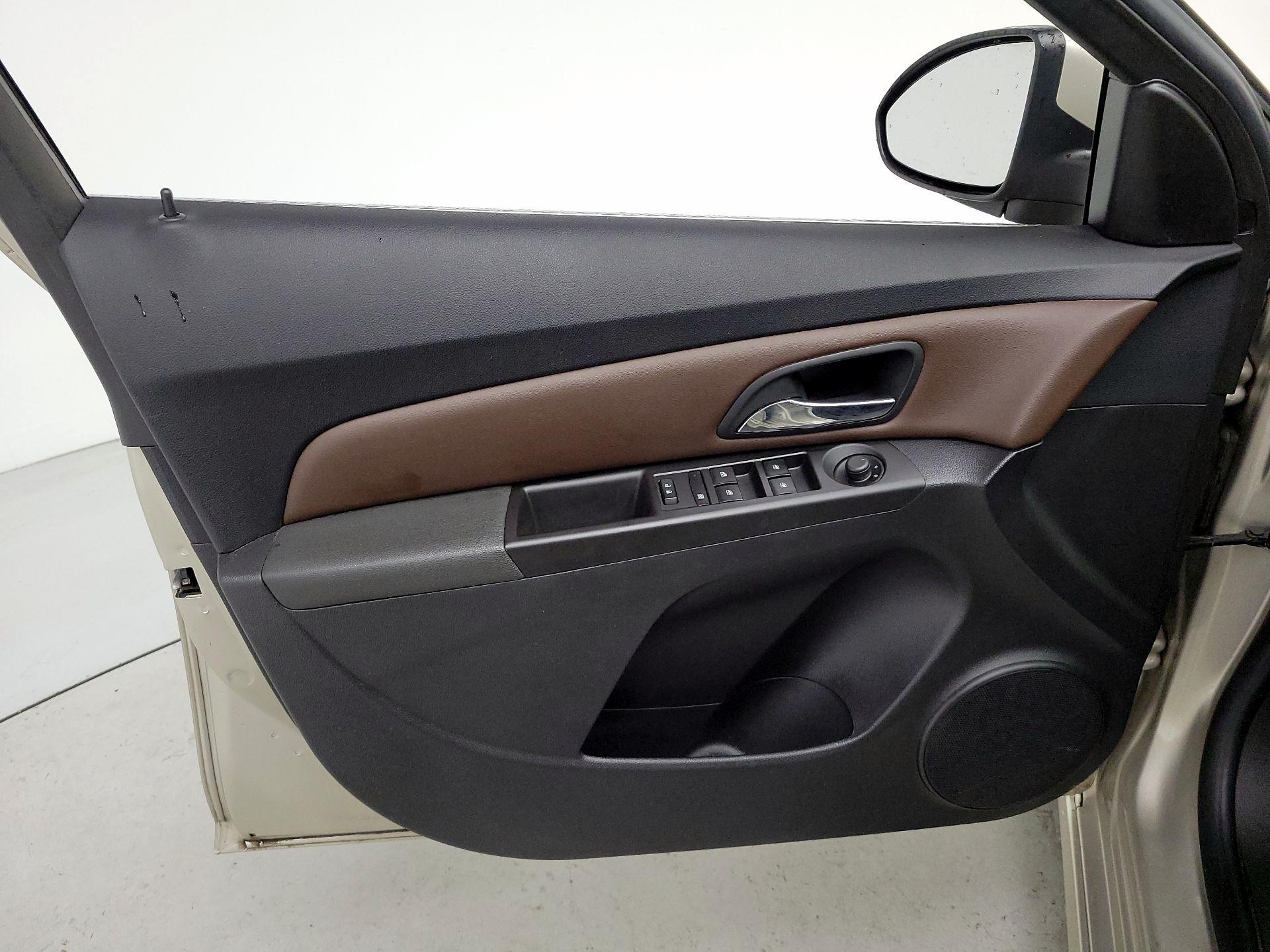 Thumbnail: 2016 Chevrolet Cruze - 12