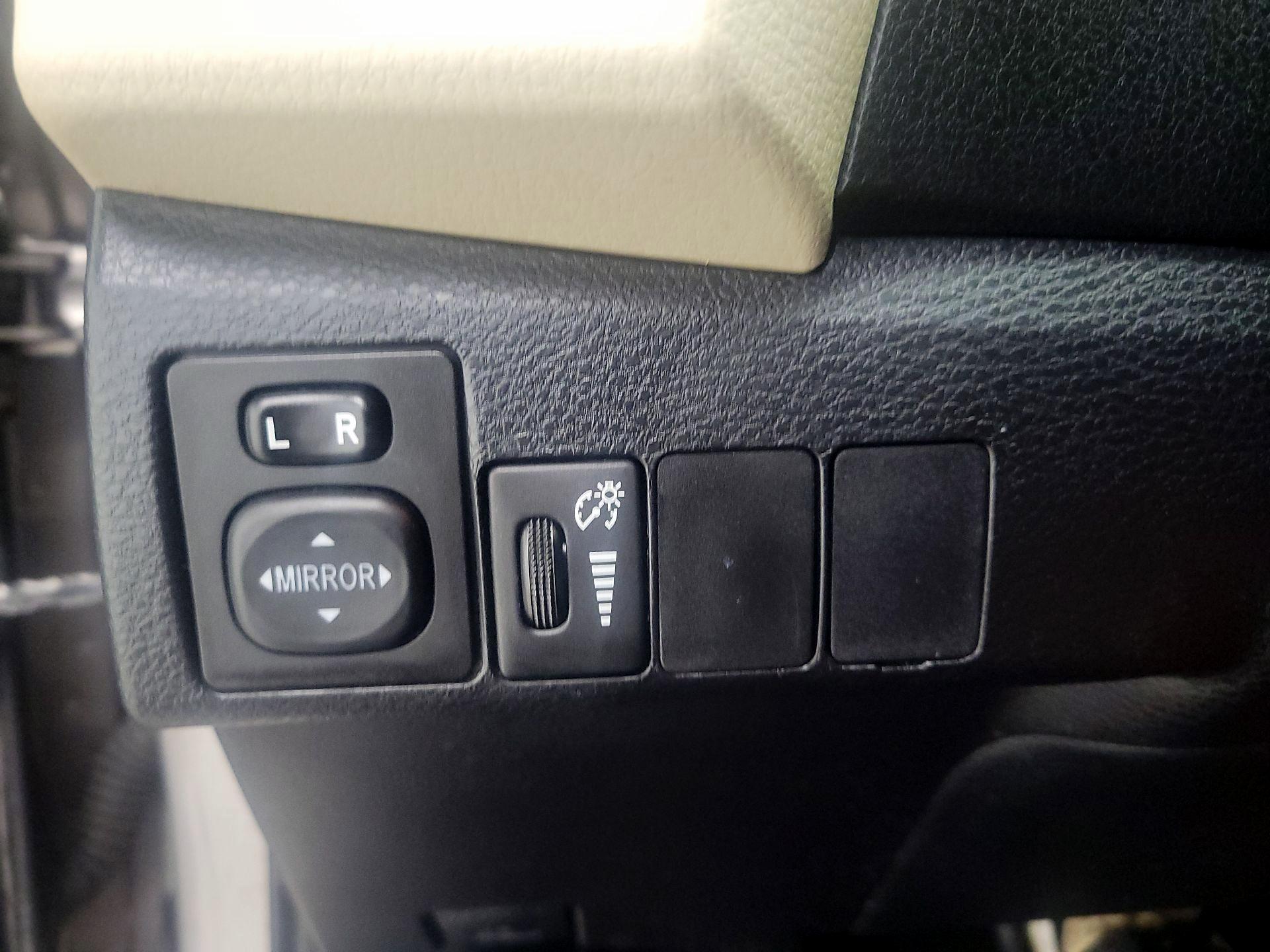 Thumbnail: 2014 Toyota Corolla - 13
