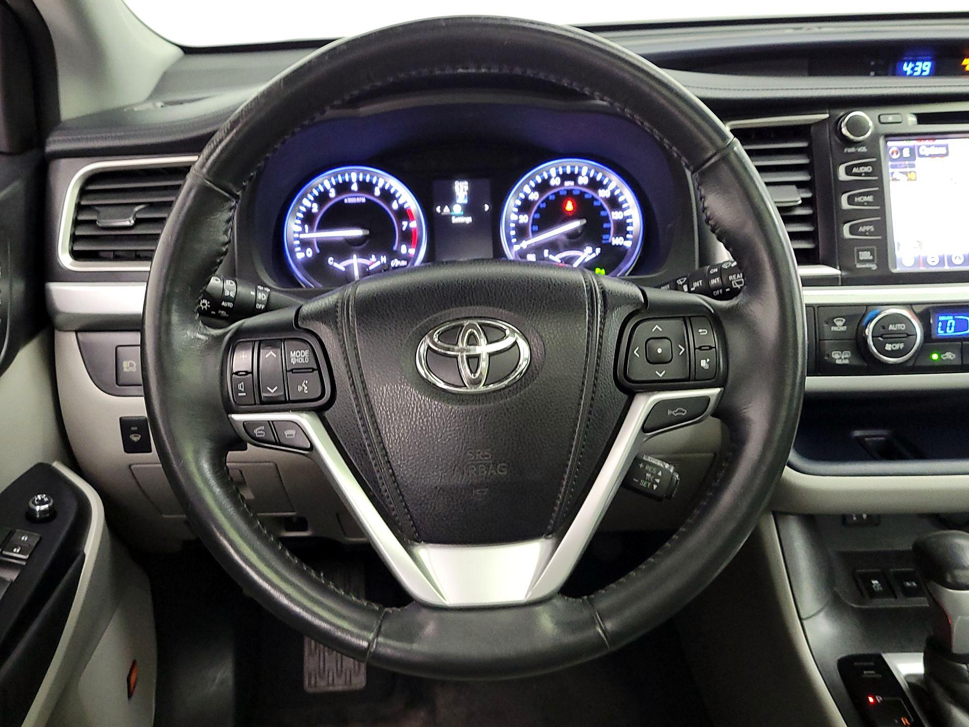 Thumbnail: 2015 Toyota Highlander - 10