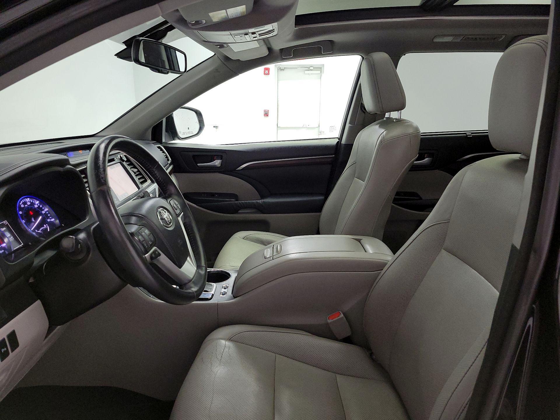 Thumbnail: 2015 Toyota Highlander - 11