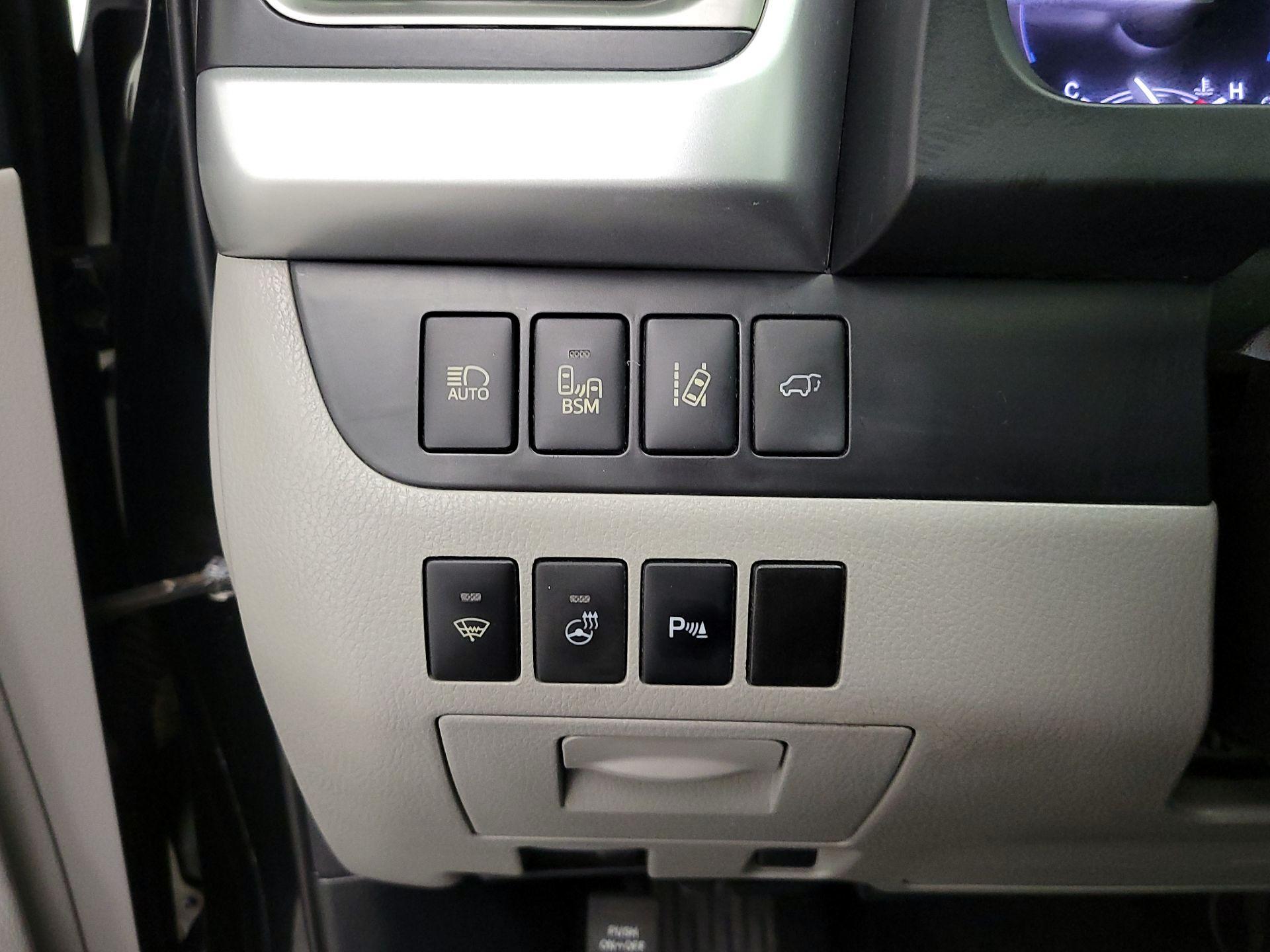 Thumbnail: 2015 Toyota Highlander - 13