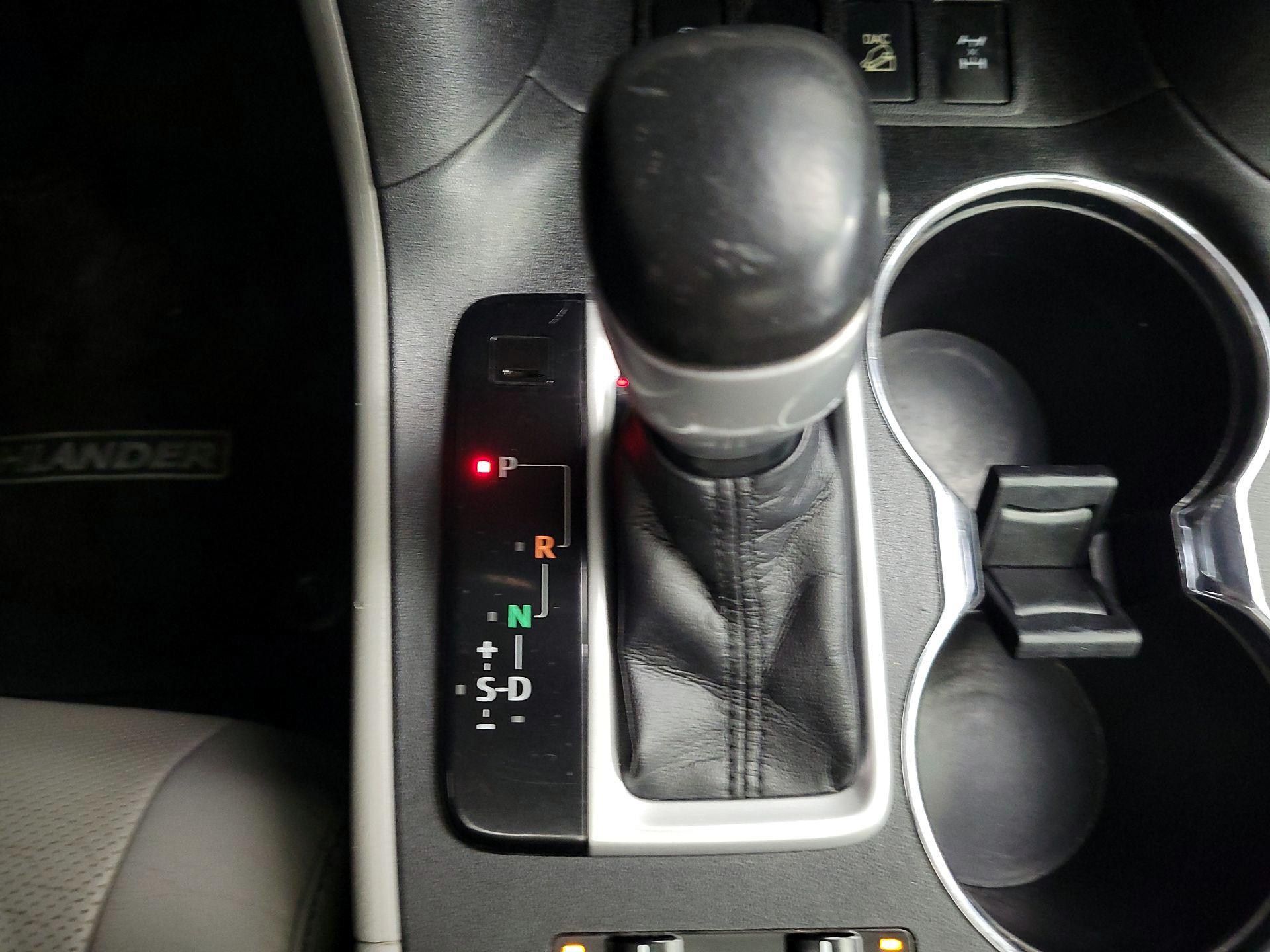 Thumbnail: 2015 Toyota Highlander - 18