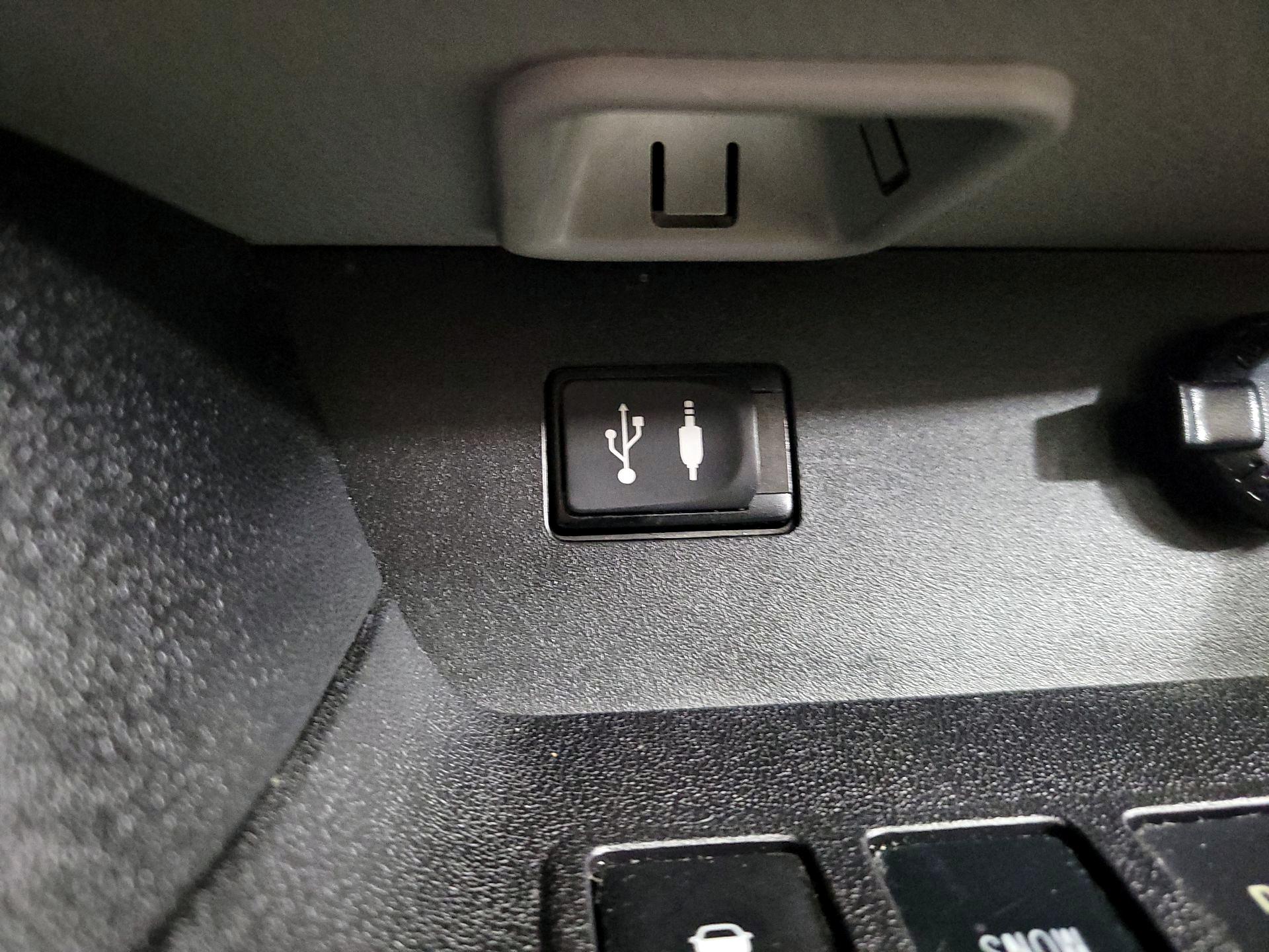 Thumbnail: 2015 Toyota Highlander - 19