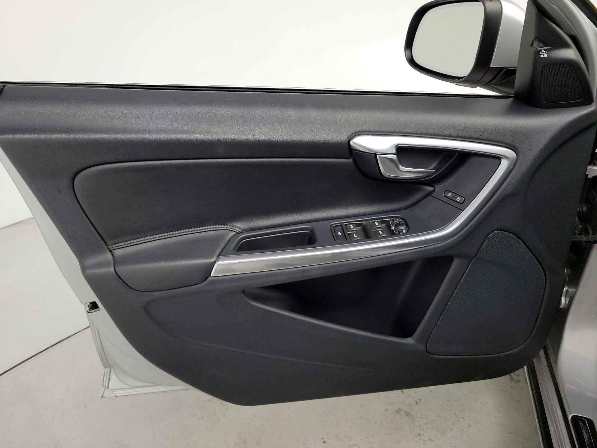 Thumbnail: 2015 Volvo S60 - 12