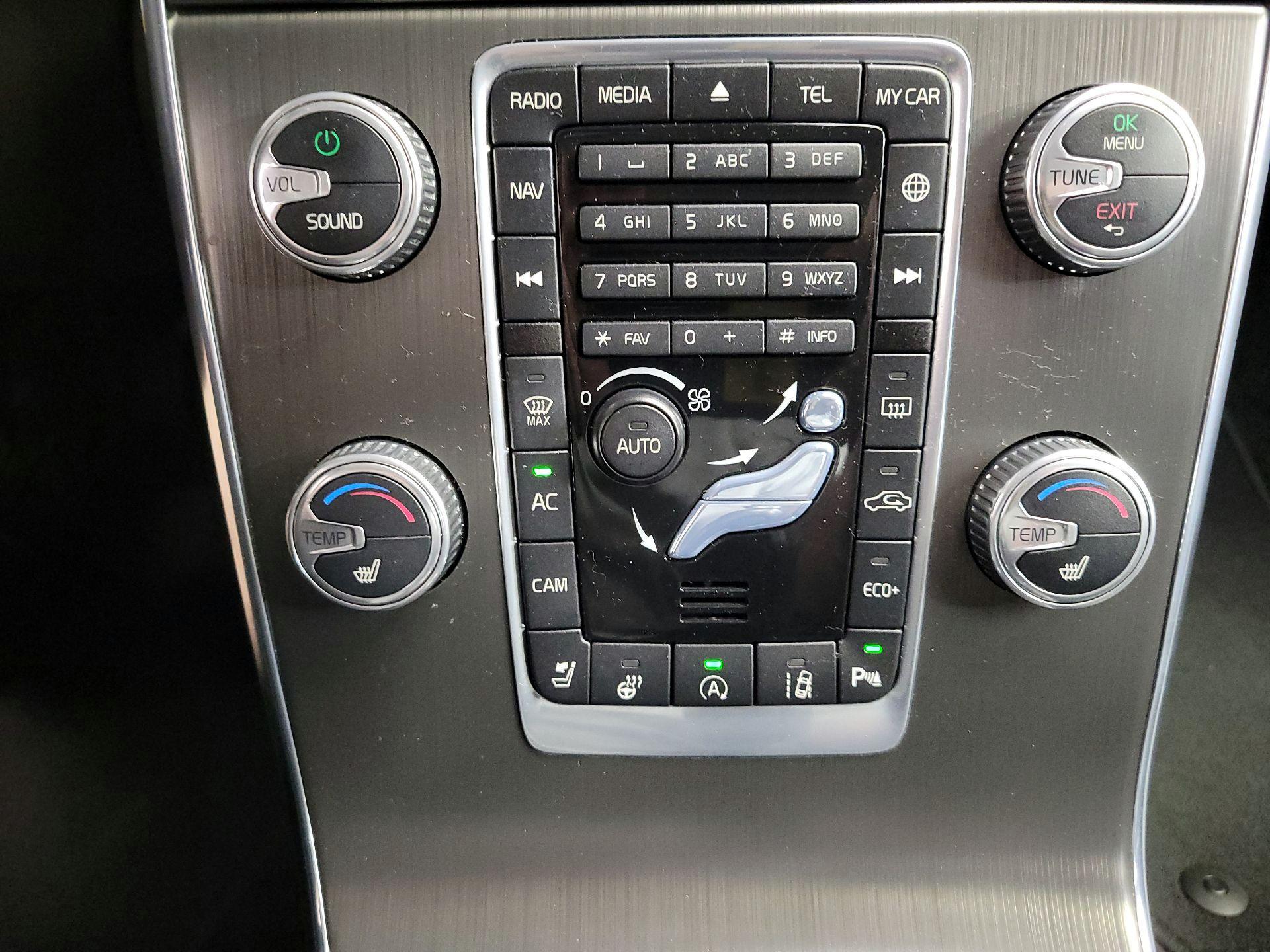 Thumbnail: 2015 Volvo S60 - 17