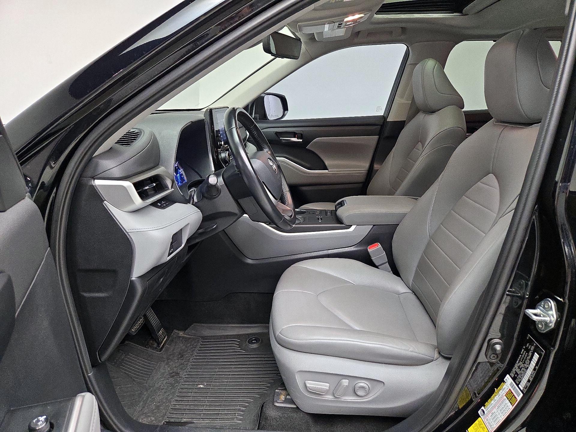 Thumbnail: 2022 Toyota Highlander - 11