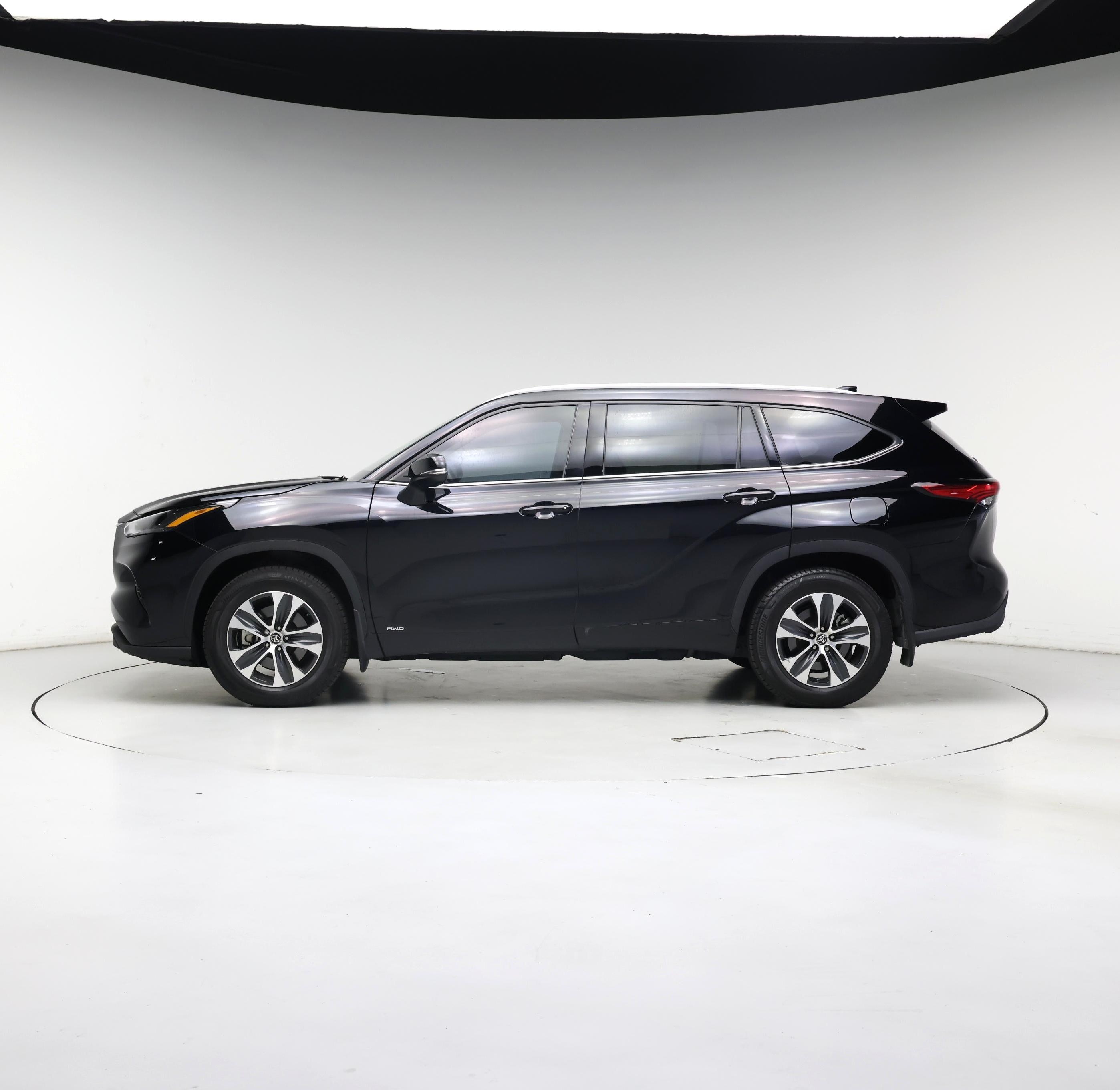 Thumbnail: 2022 Toyota Highlander - 3