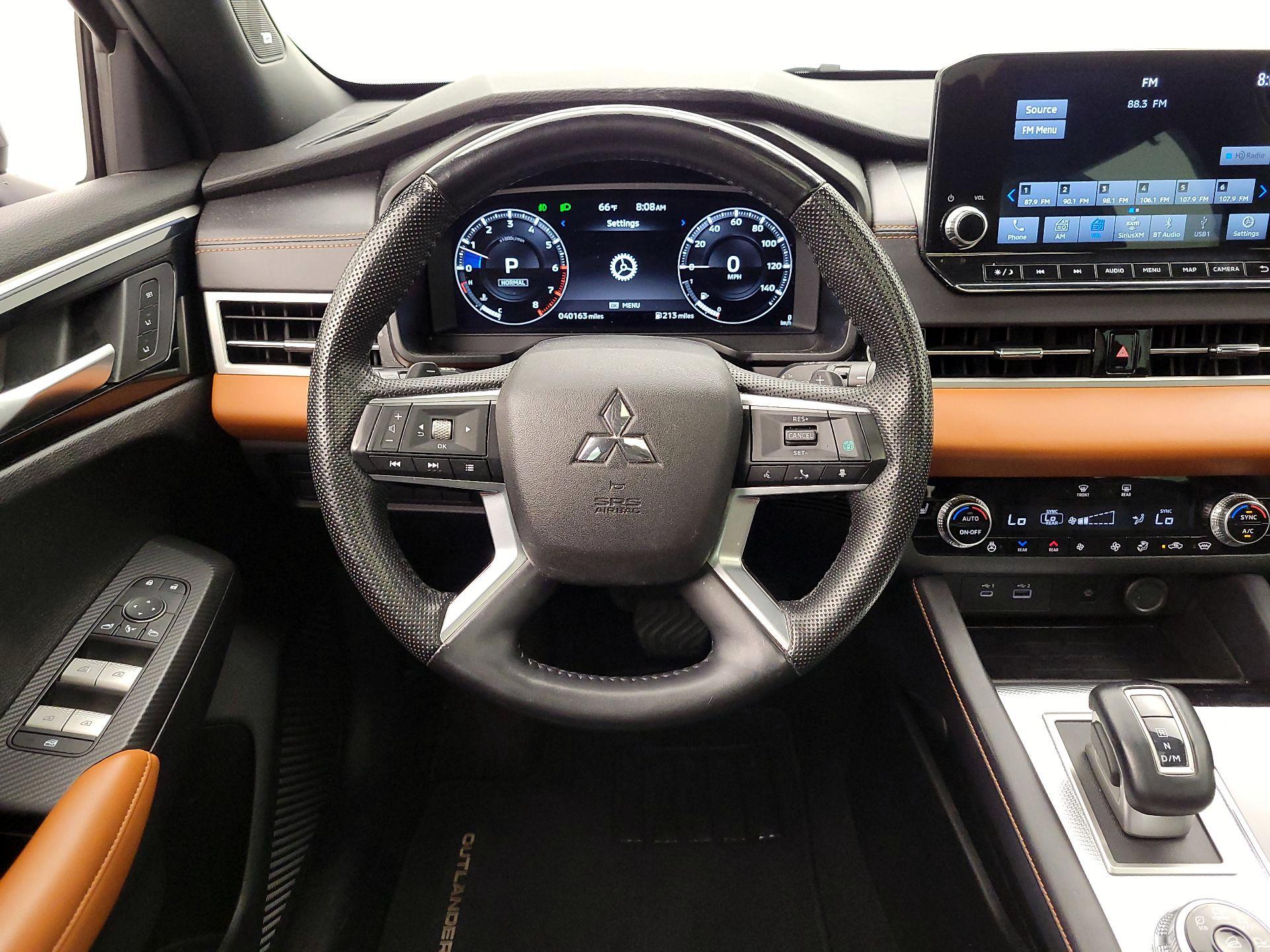Thumbnail: 2023 Mitsubishi Outlander - 10