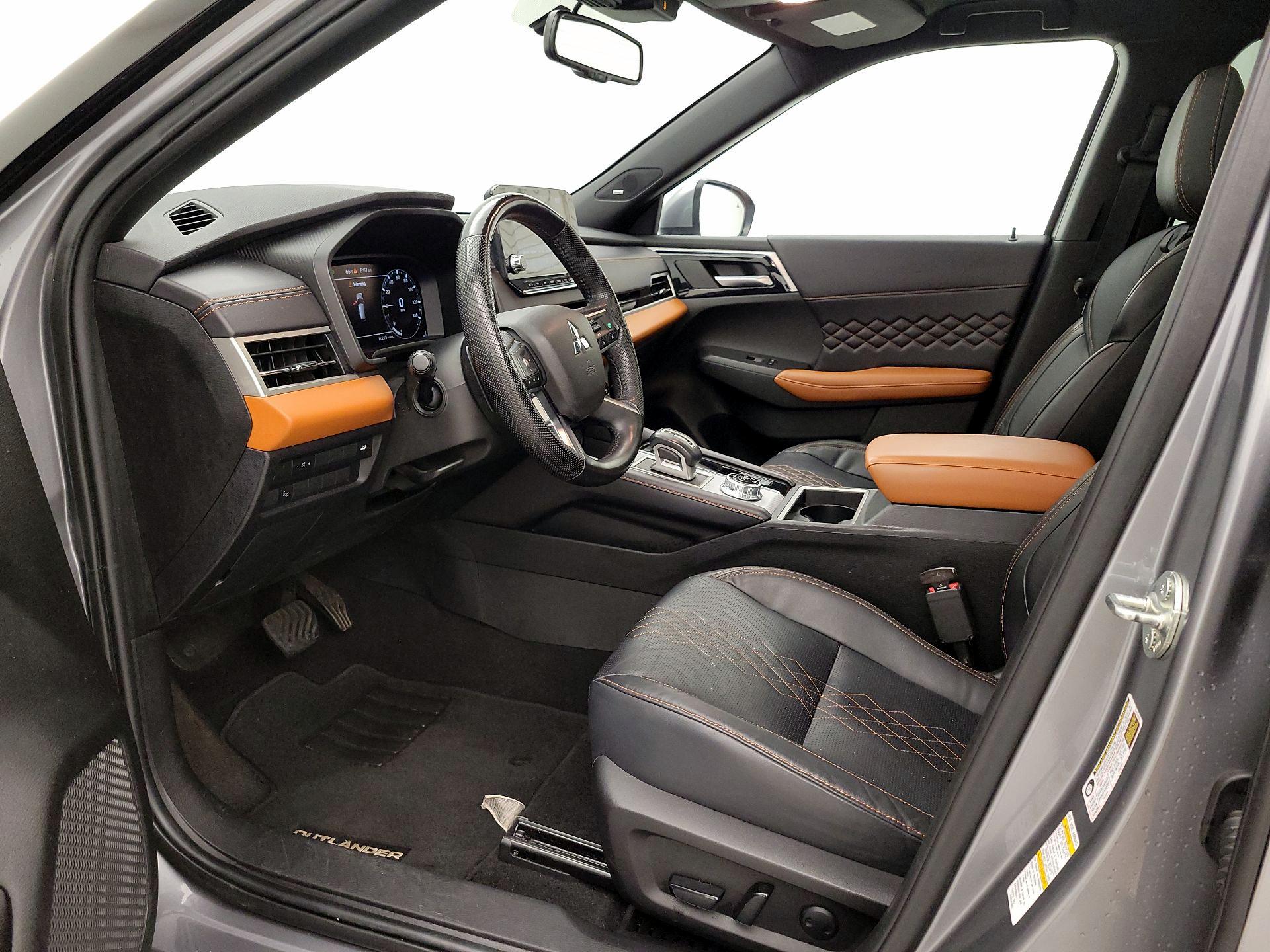 Thumbnail: 2023 Mitsubishi Outlander - 11