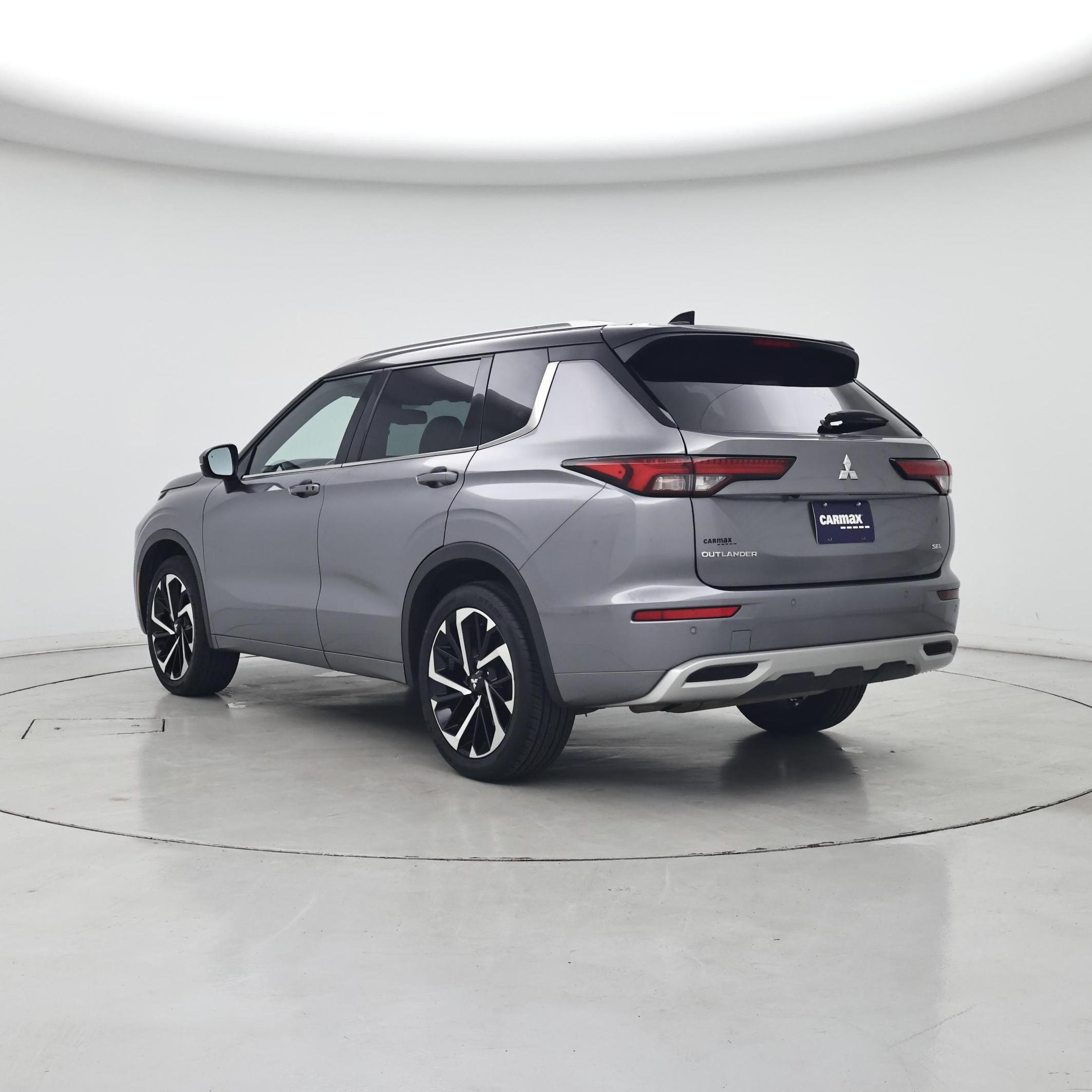 Thumbnail: 2023 Mitsubishi Outlander - 2