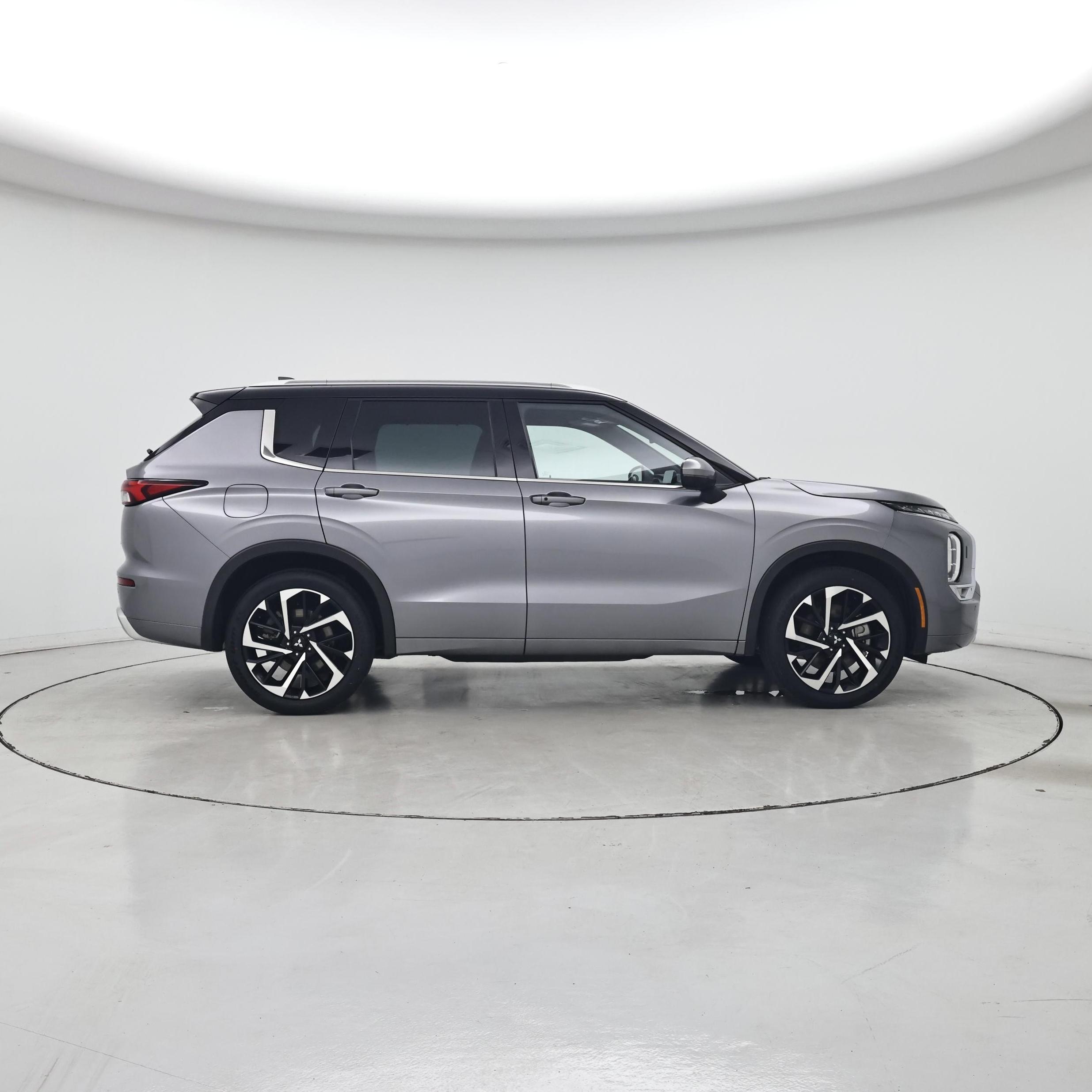 Thumbnail: 2023 Mitsubishi Outlander - 7