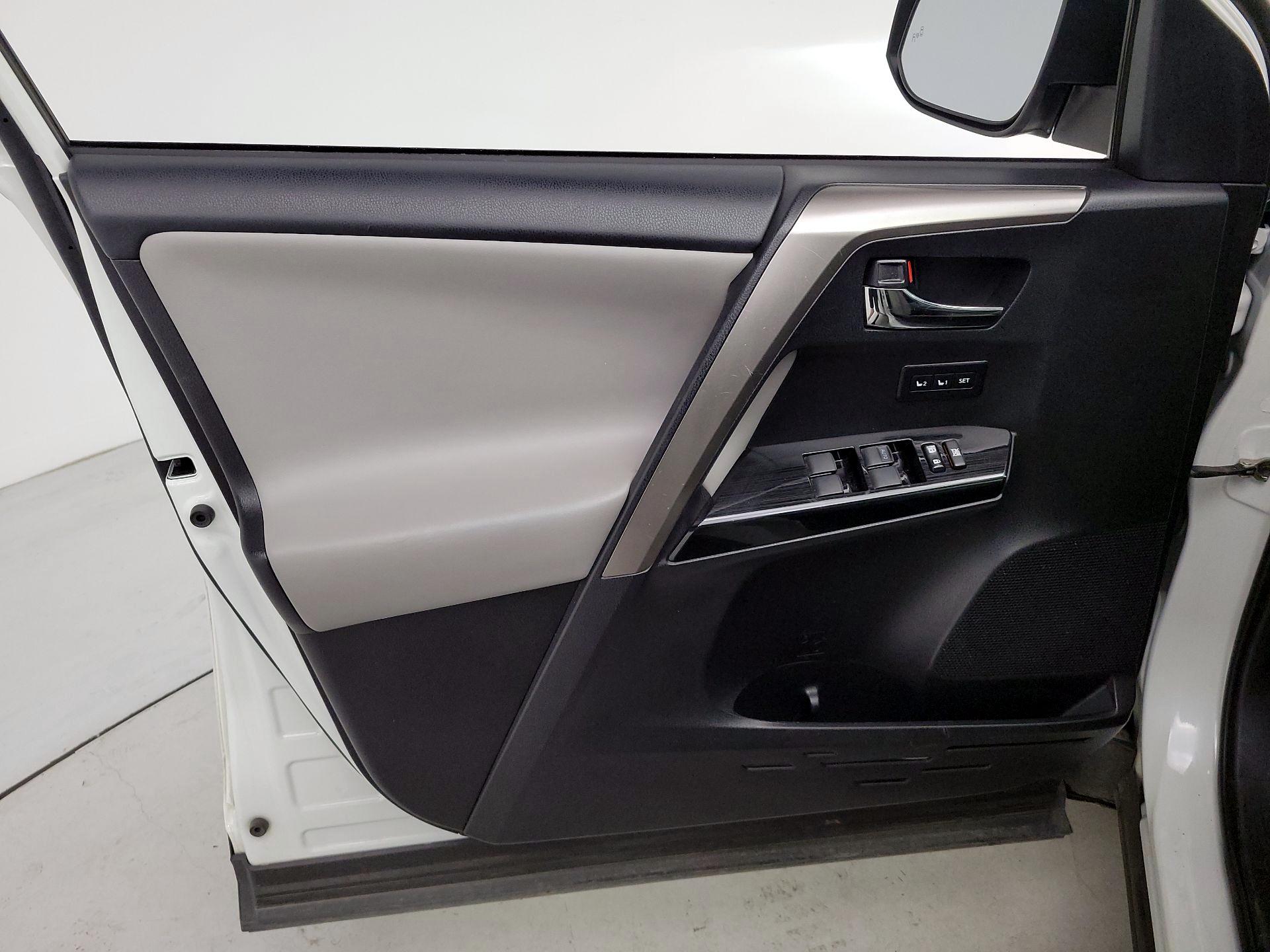 Thumbnail: 2018 Toyota RAV4 - 12