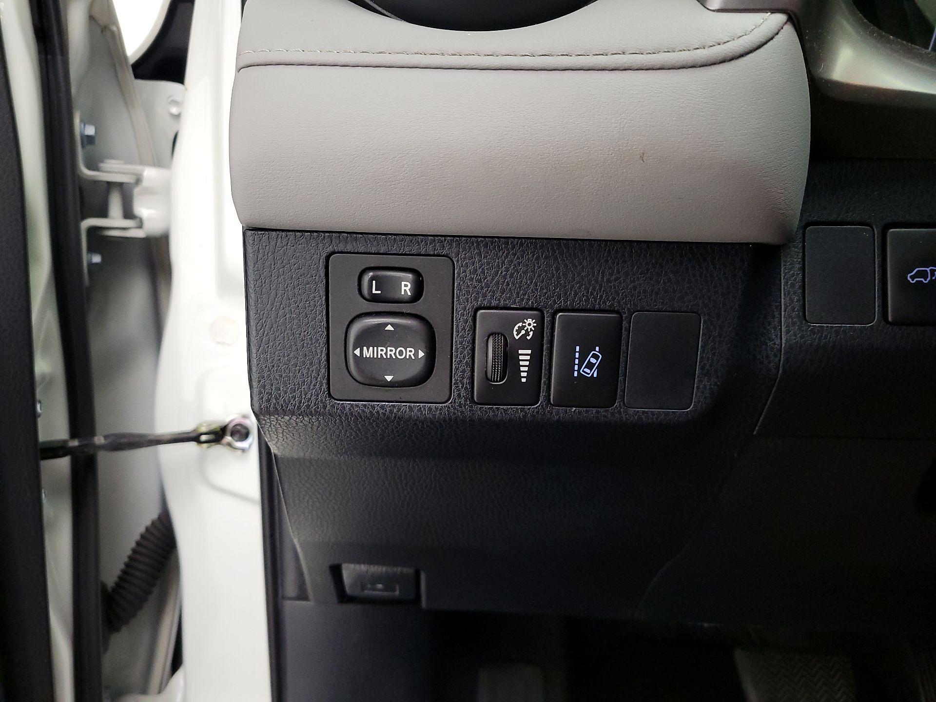 Thumbnail: 2018 Toyota RAV4 - 13