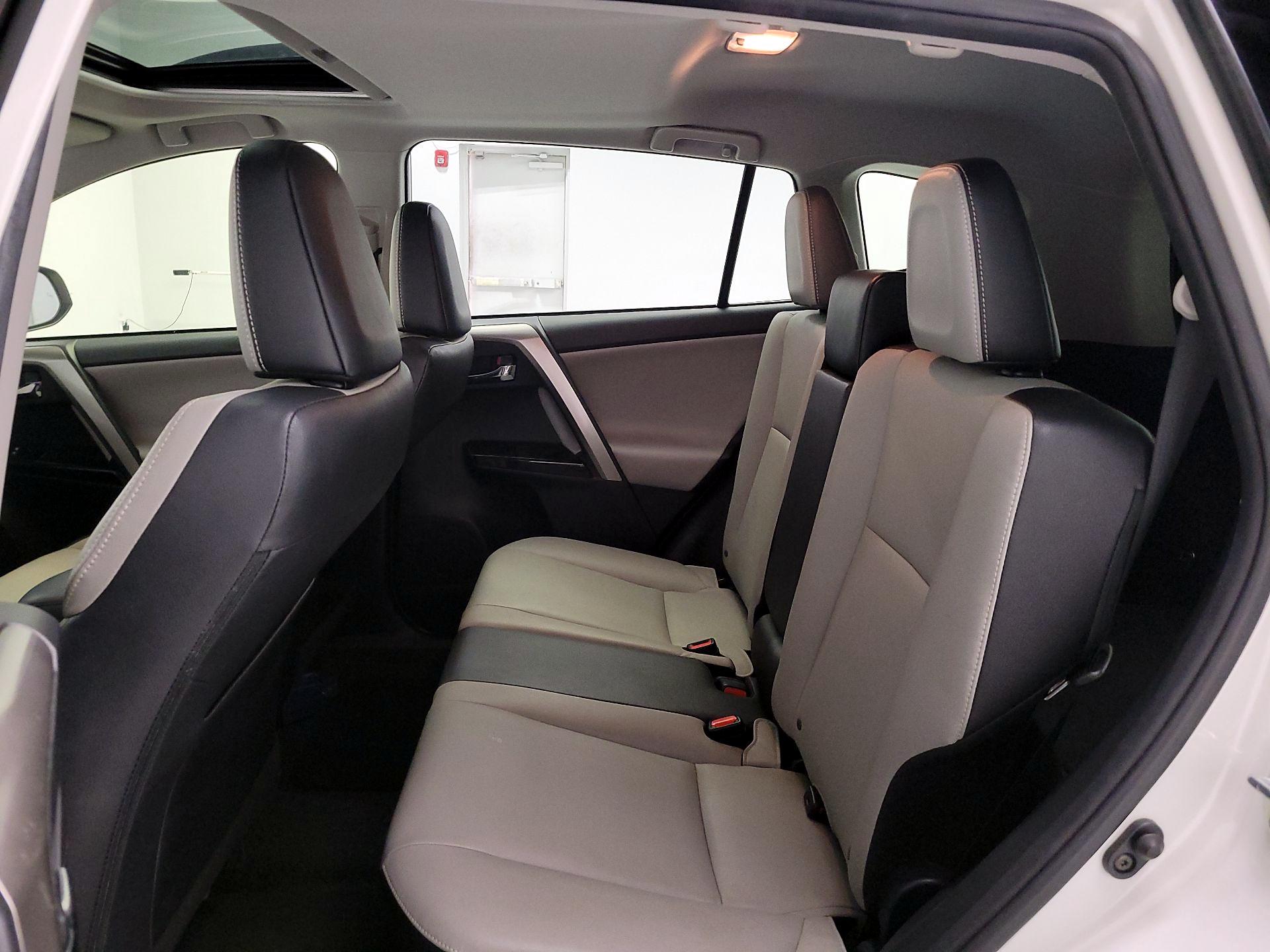 Thumbnail: 2018 Toyota RAV4 - 20