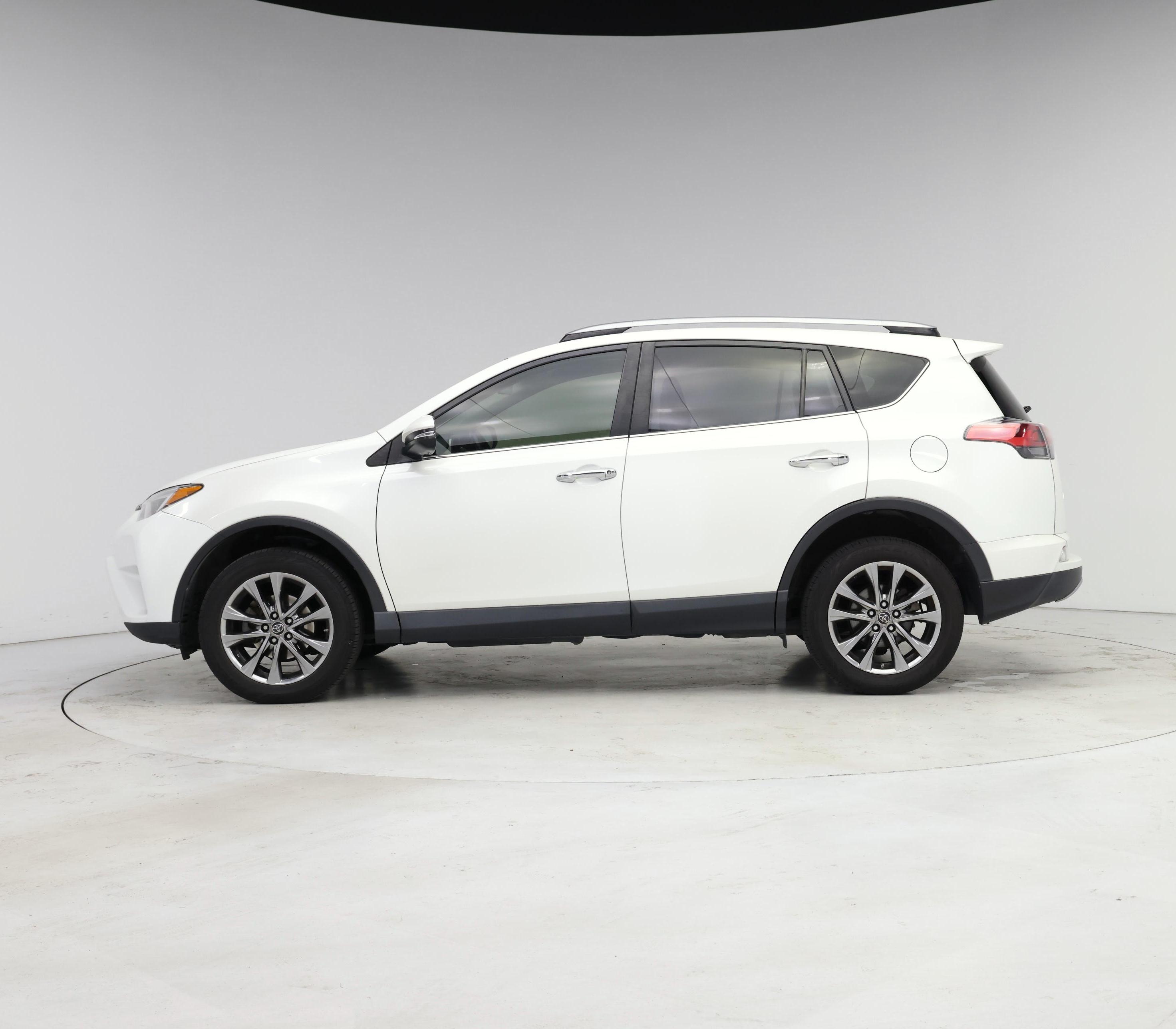 Thumbnail: 2018 Toyota RAV4 - 3