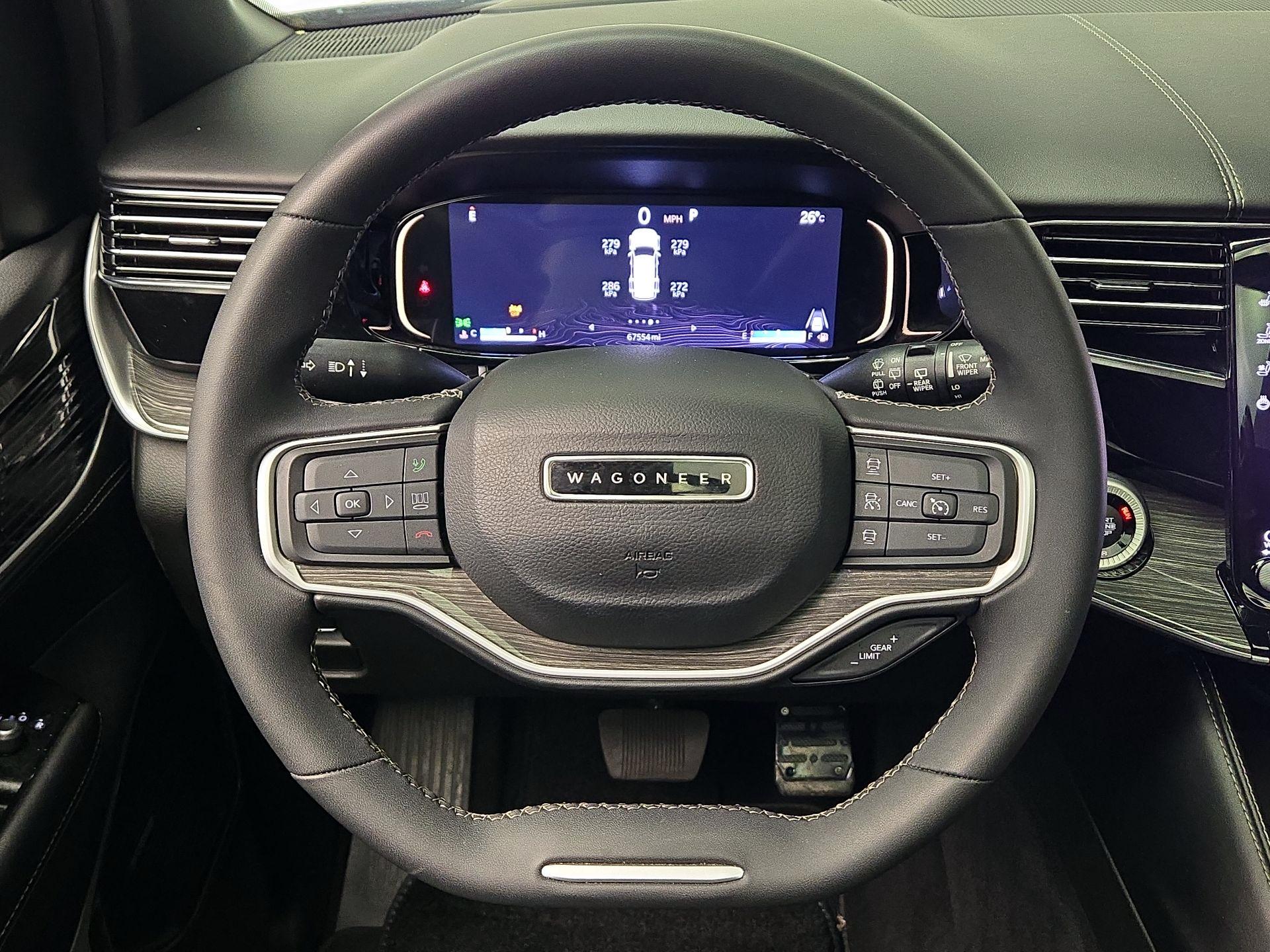 Thumbnail: 2022 Jeep Wagoneer - 10