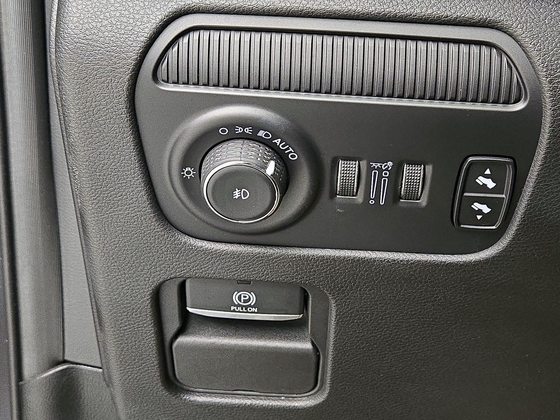 Thumbnail: 2022 Jeep Wagoneer - 13