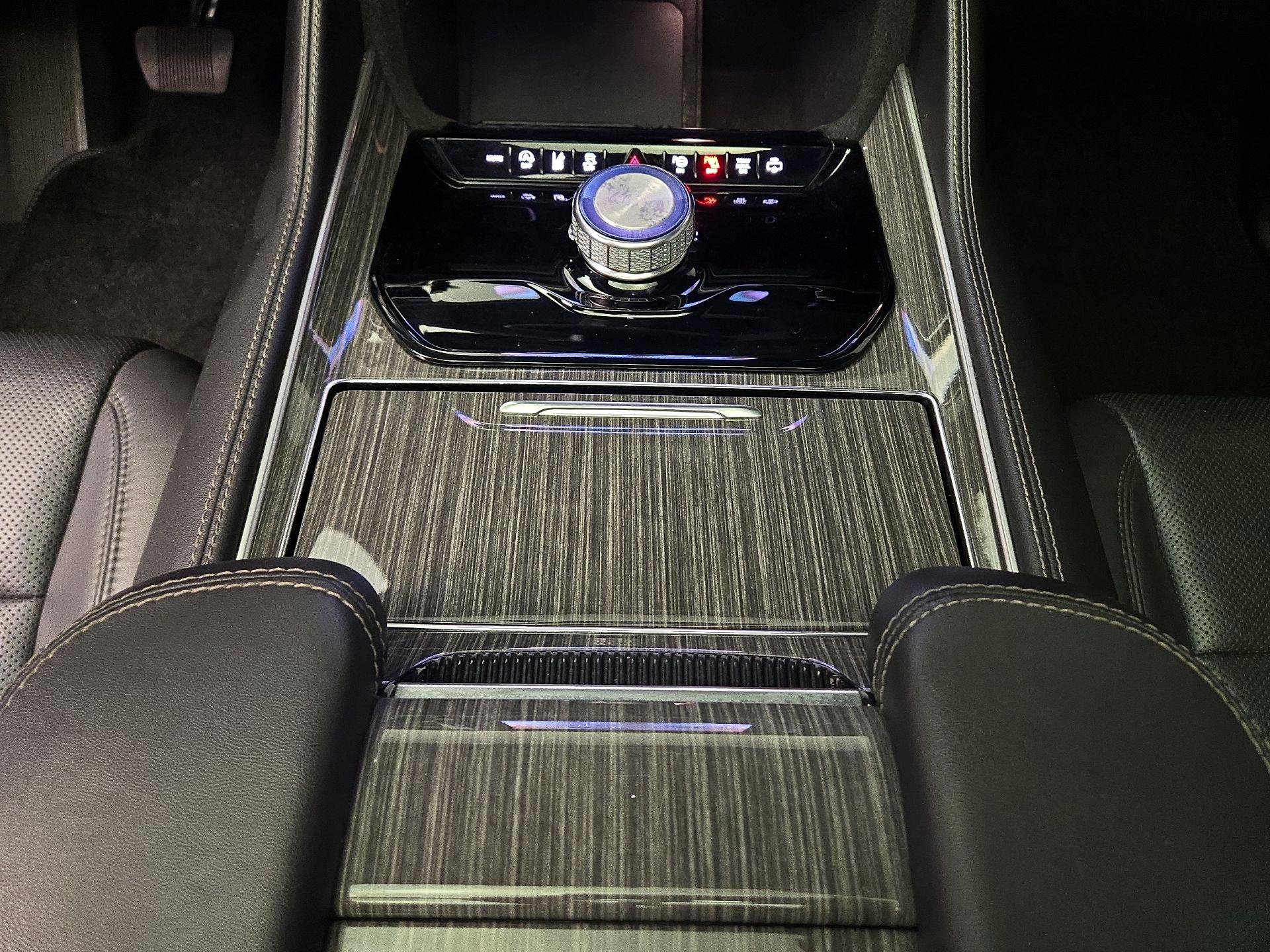 Thumbnail: 2022 Jeep Wagoneer - 18