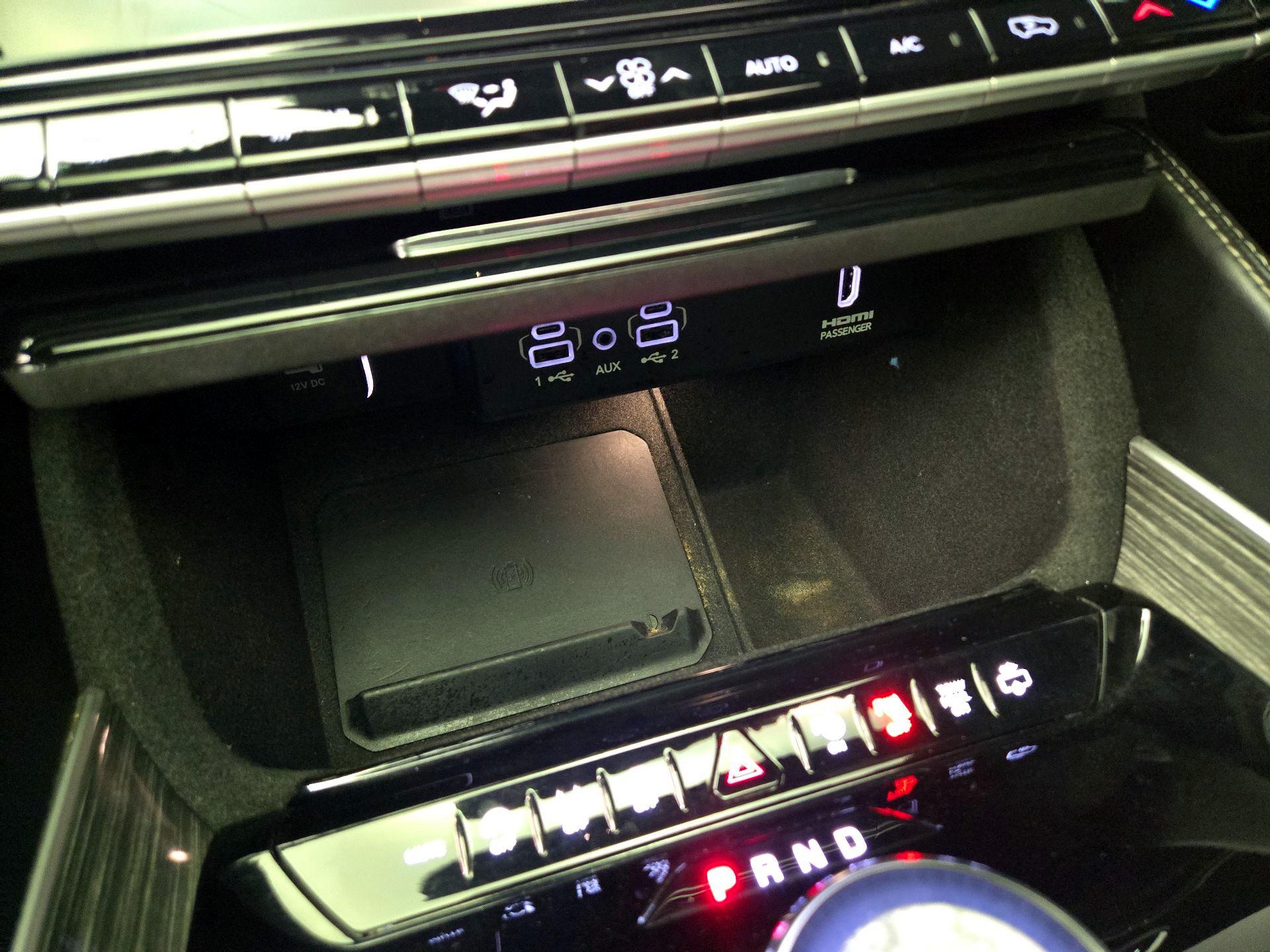 Thumbnail: 2022 Jeep Wagoneer - 19