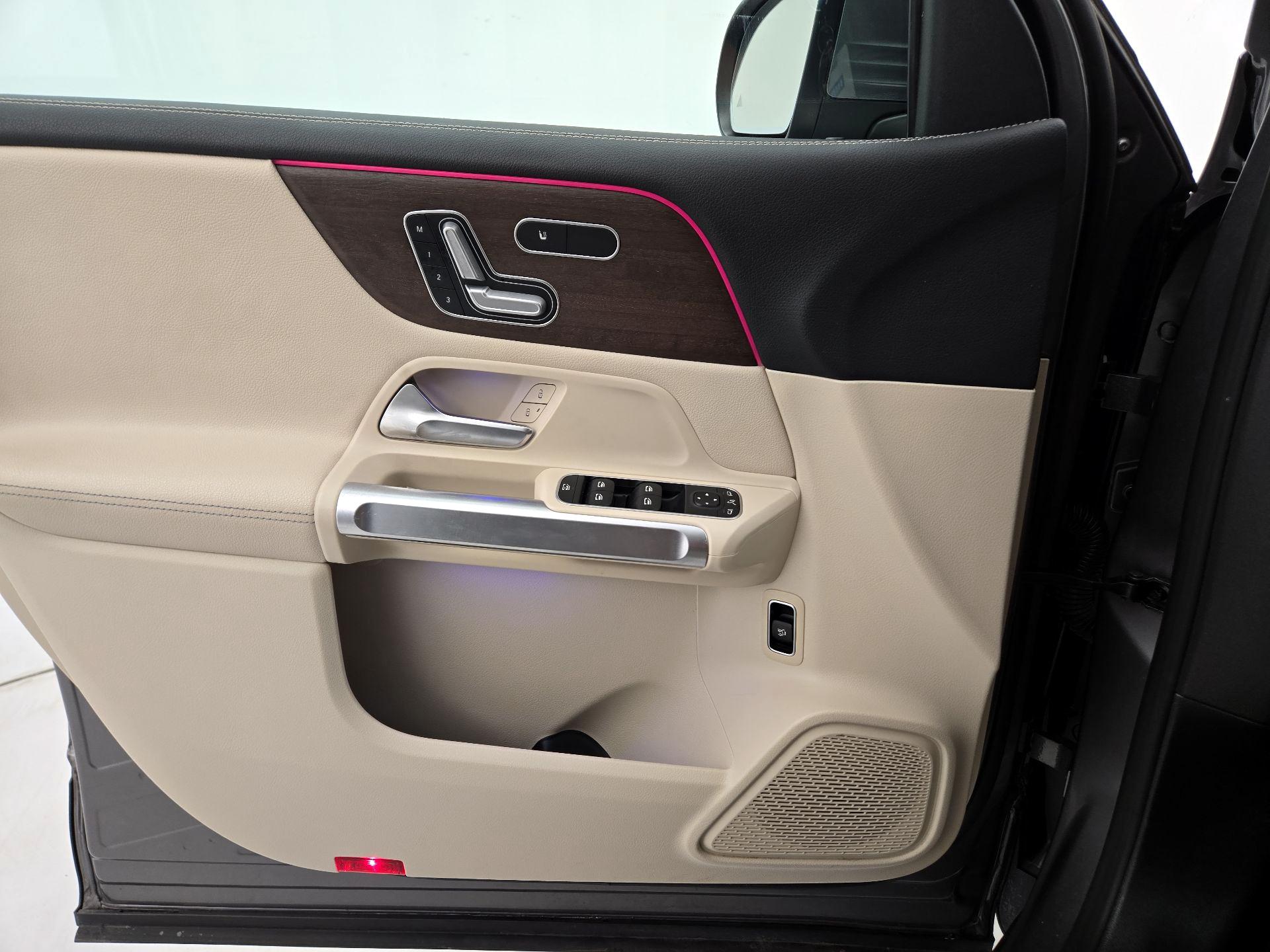 Thumbnail: 2021 Mercedes-Benz GLB - 12
