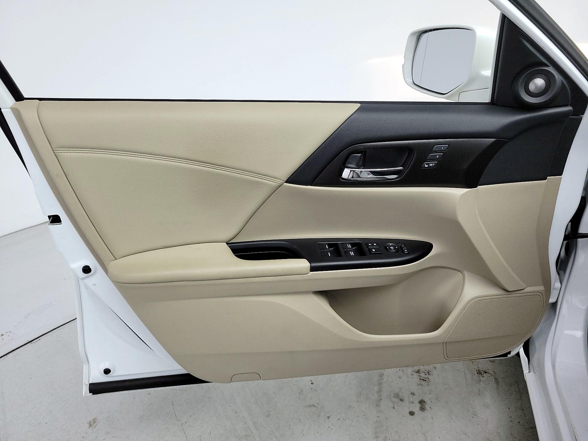 Thumbnail: 2015 Honda Accord - 12