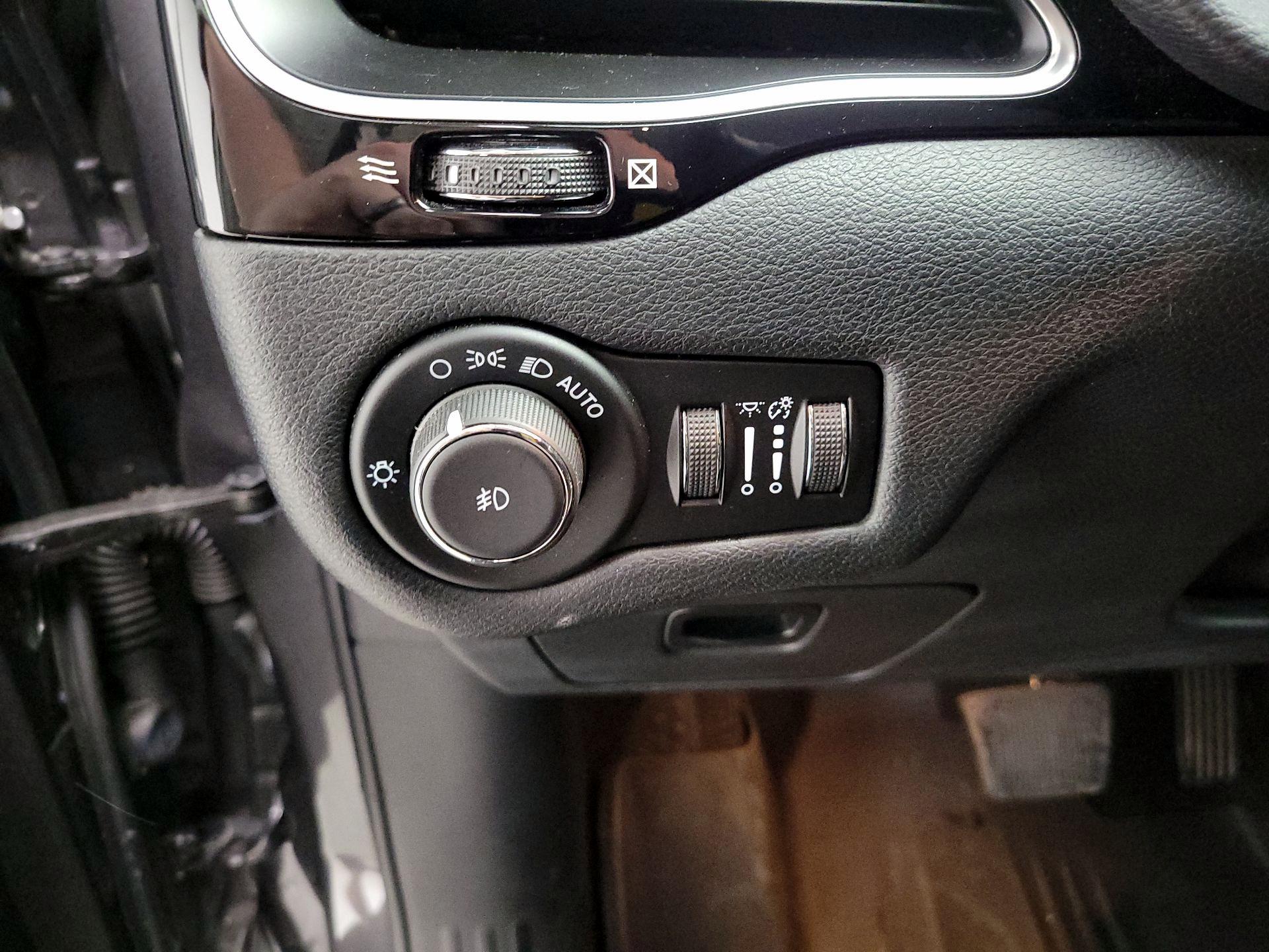 Thumbnail: 2021 Jeep Cherokee - 13