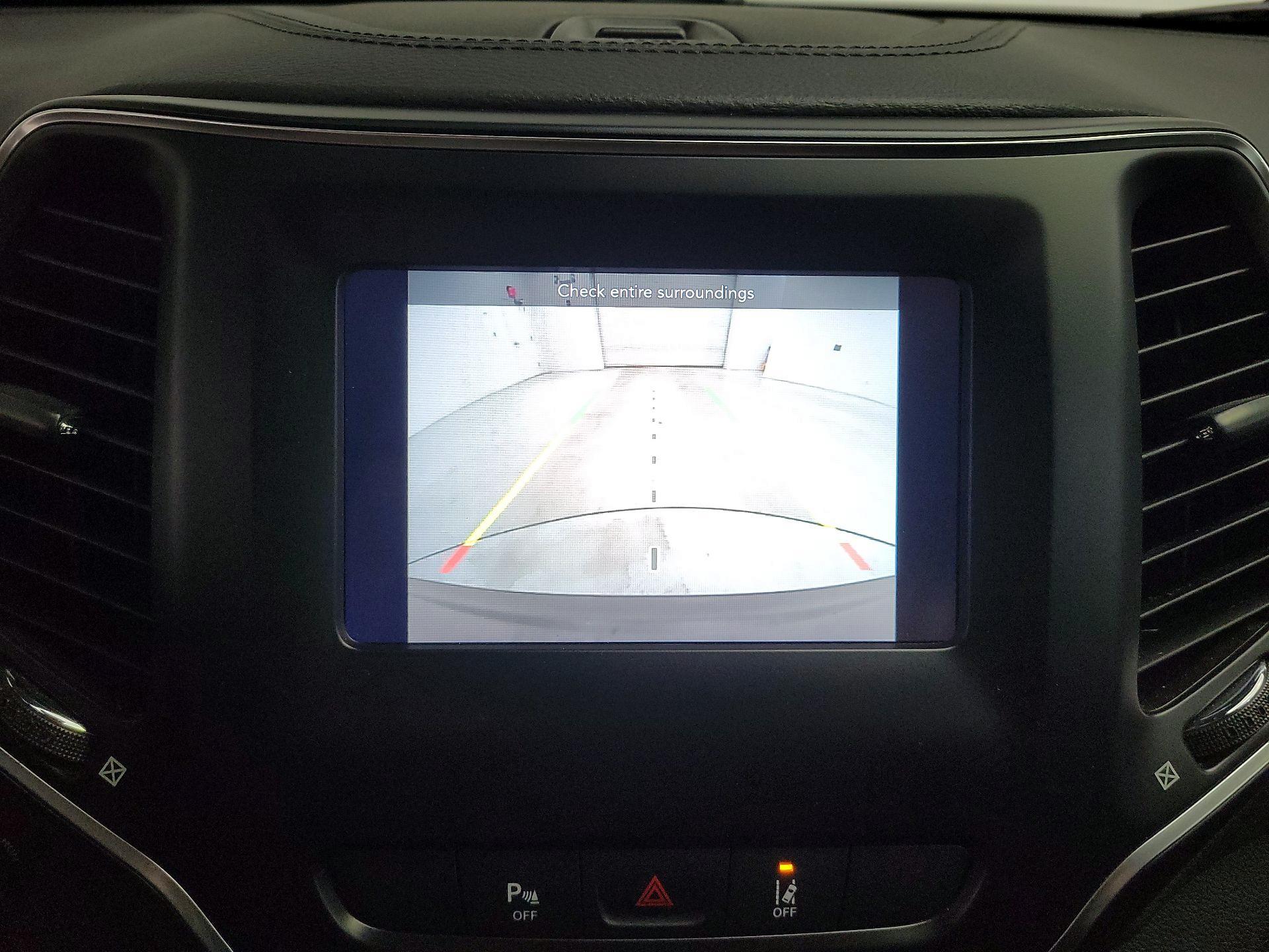 Thumbnail: 2021 Jeep Cherokee - 14