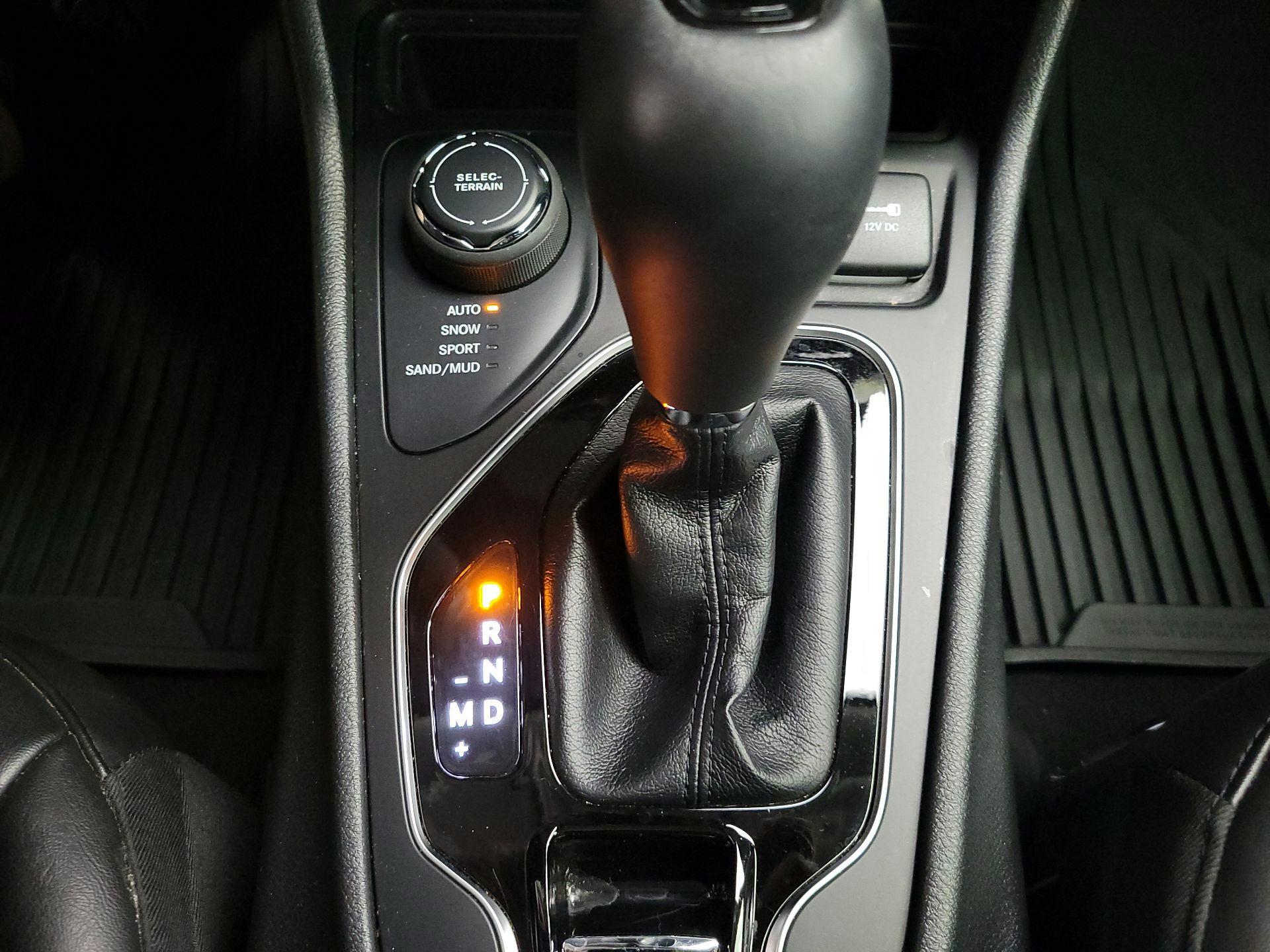 Thumbnail: 2021 Jeep Cherokee - 17