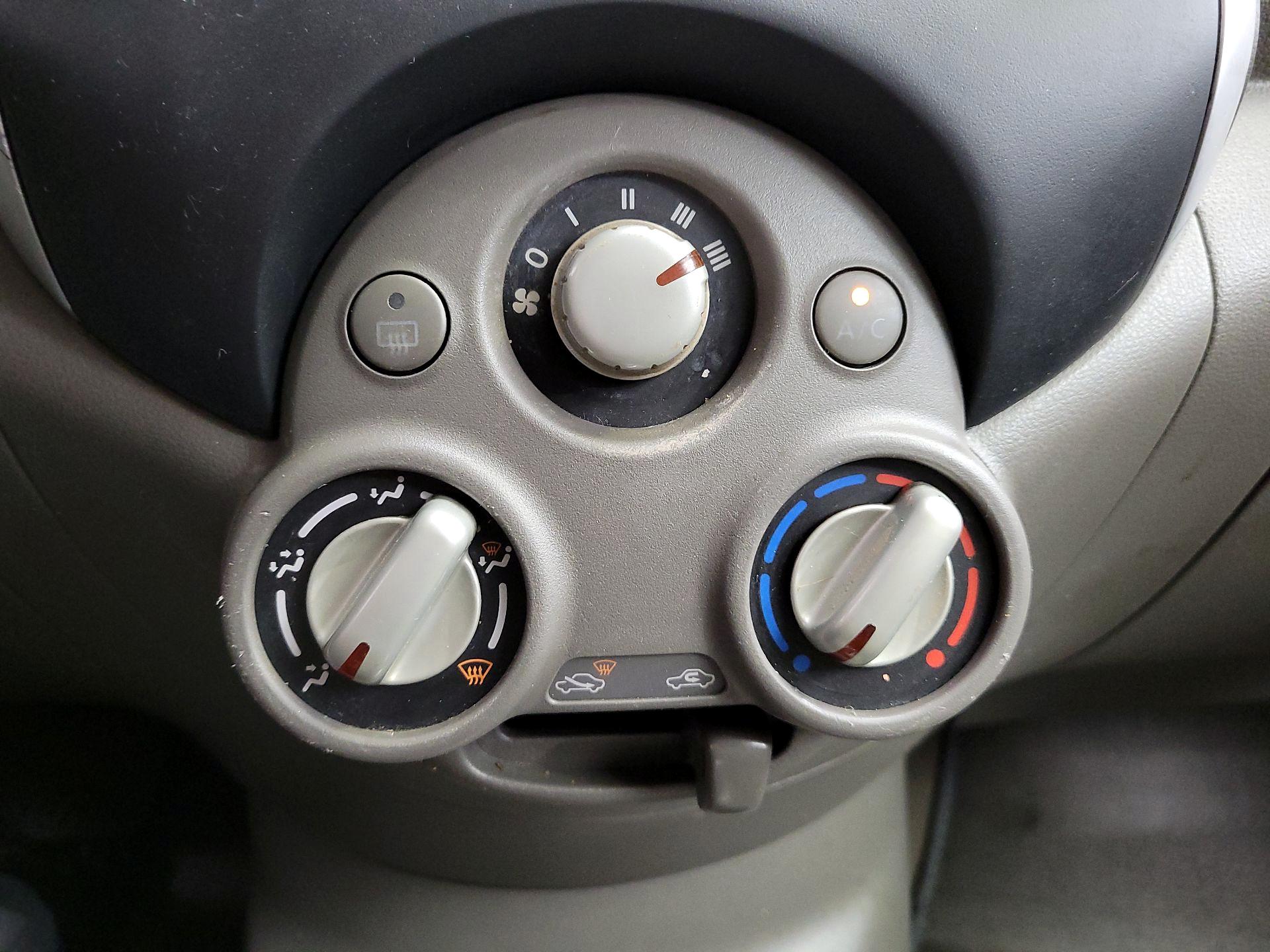 Thumbnail: 2014 Nissan Versa - 17