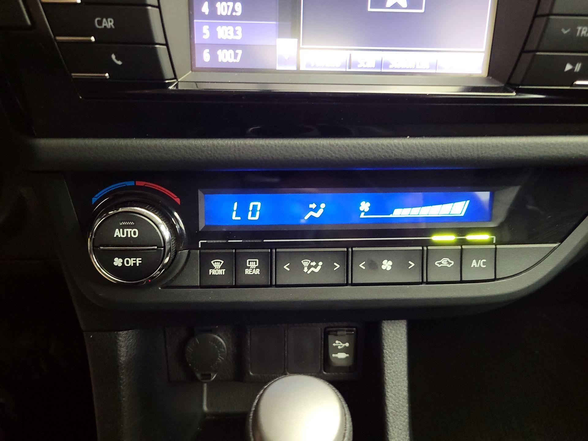 Thumbnail: 2016 Toyota Corolla - 16