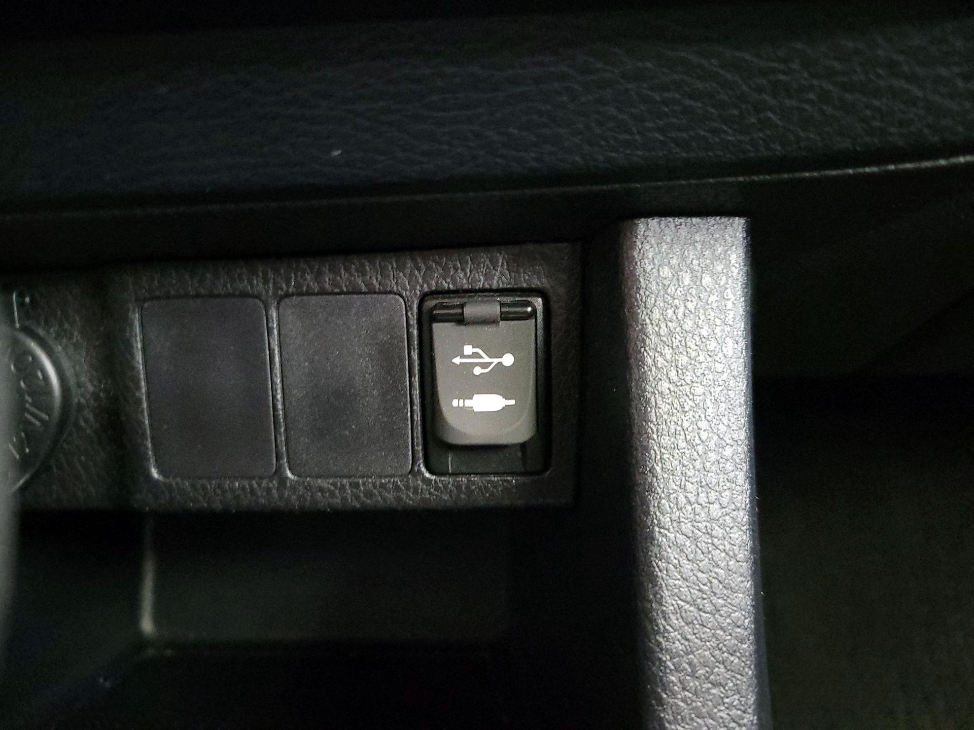 Thumbnail: 2016 Toyota Corolla - 18