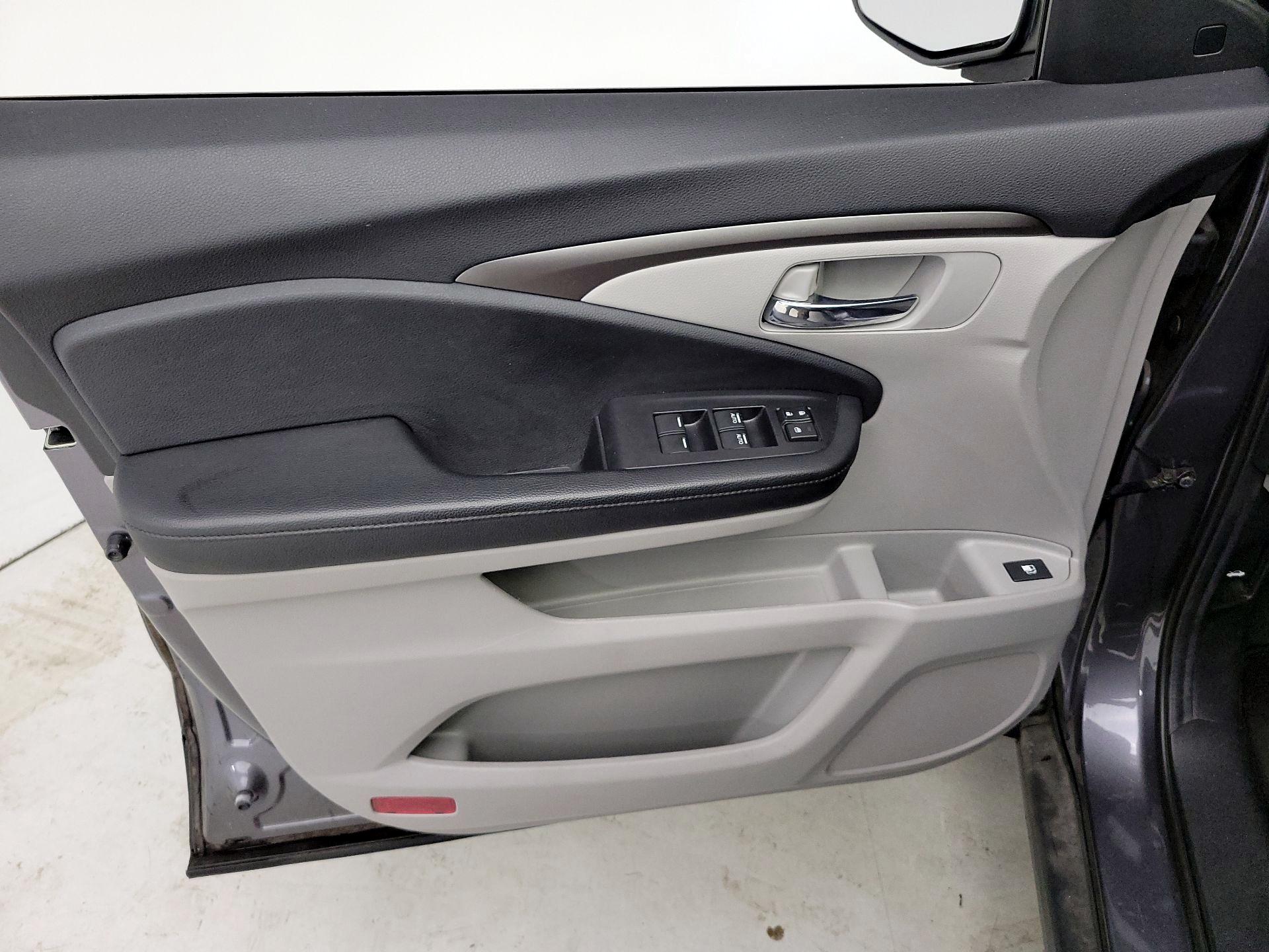Thumbnail: 2019 Honda Pilot - 12