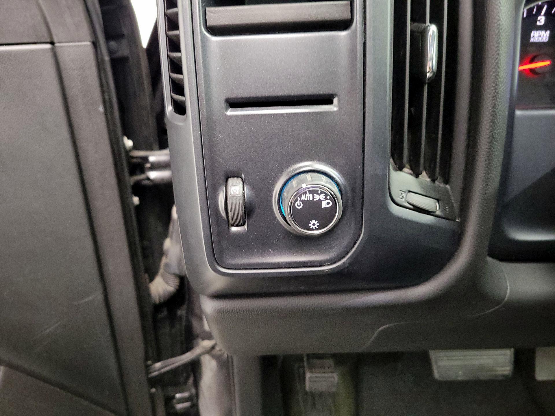Thumbnail: 2015 Chevrolet Silverado 1500 - 13