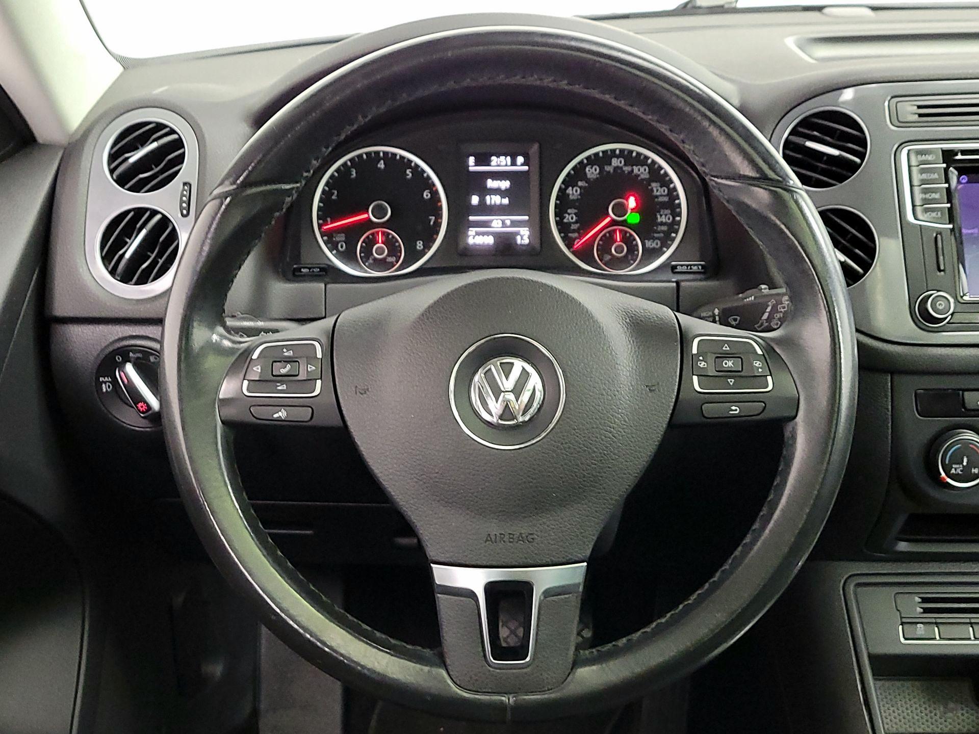 Thumbnail: 2016 Volkswagen Tiguan - 10